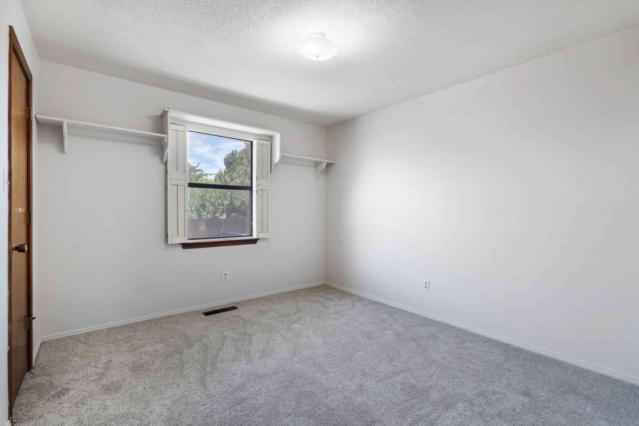 Photo 19 — 9909 Fostoria Road NE