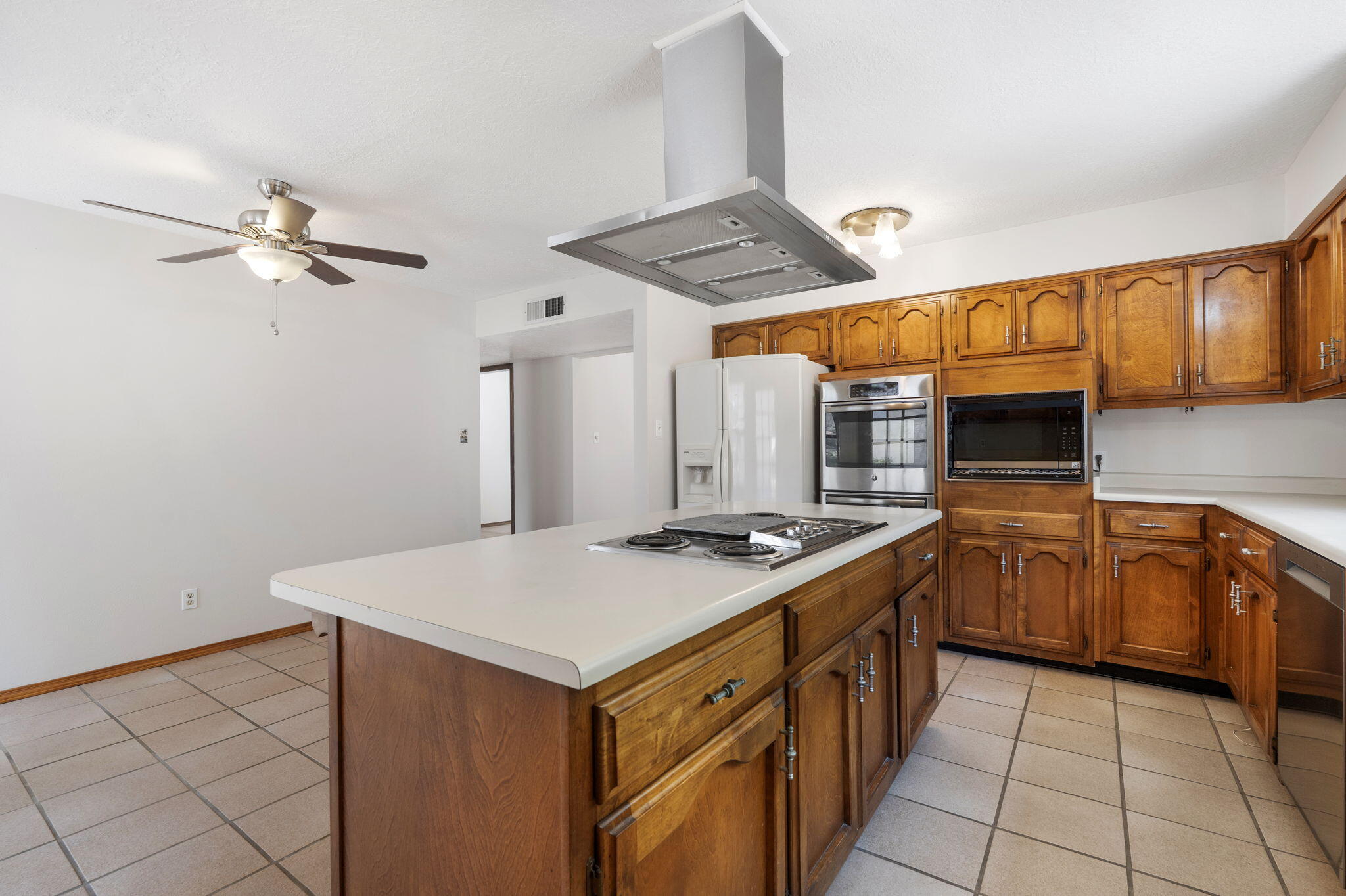 Photo 5 — 9909 Fostoria Road NE