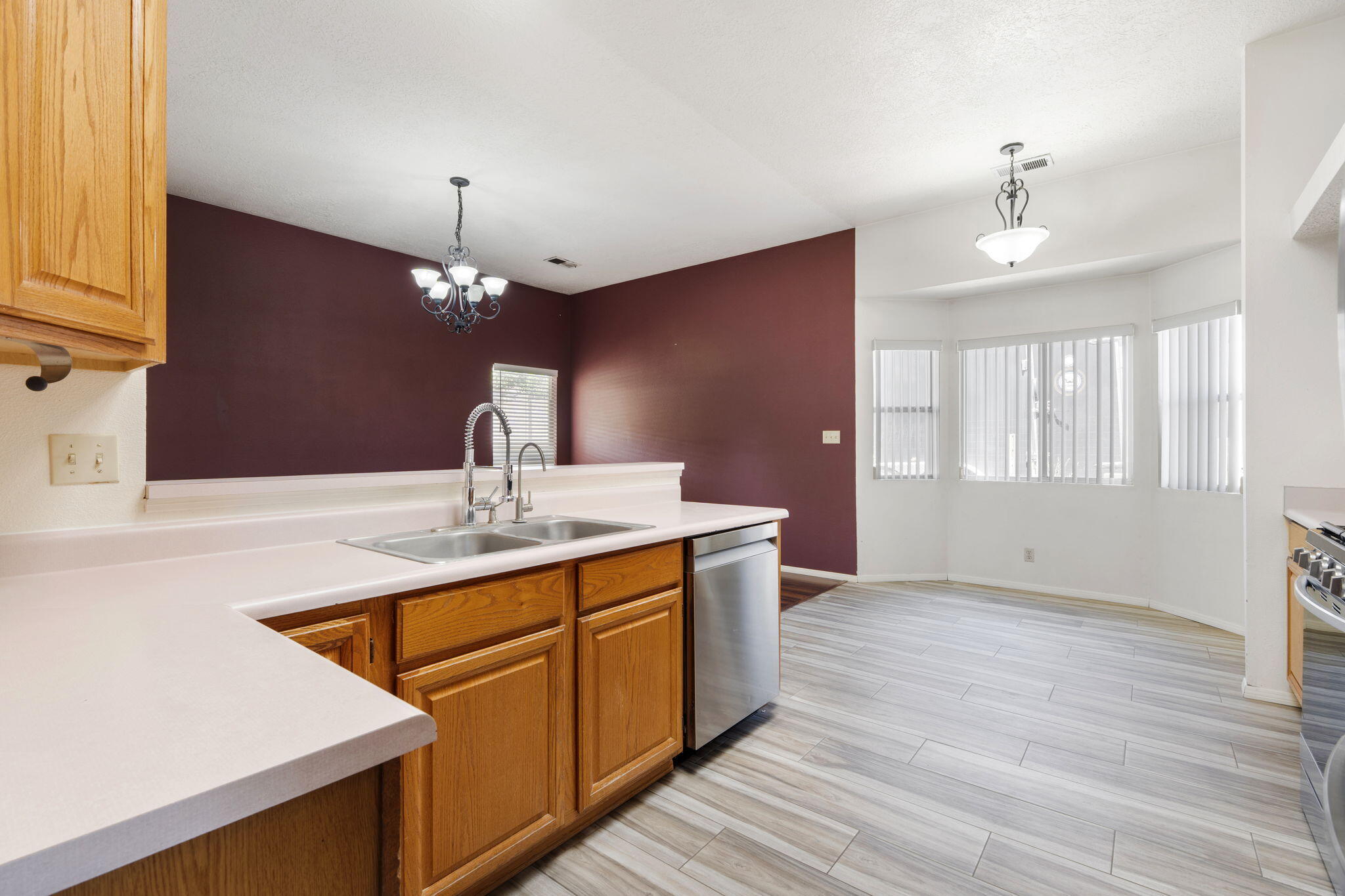 Photo 4 — 2595 Diamond Peak Drive NE