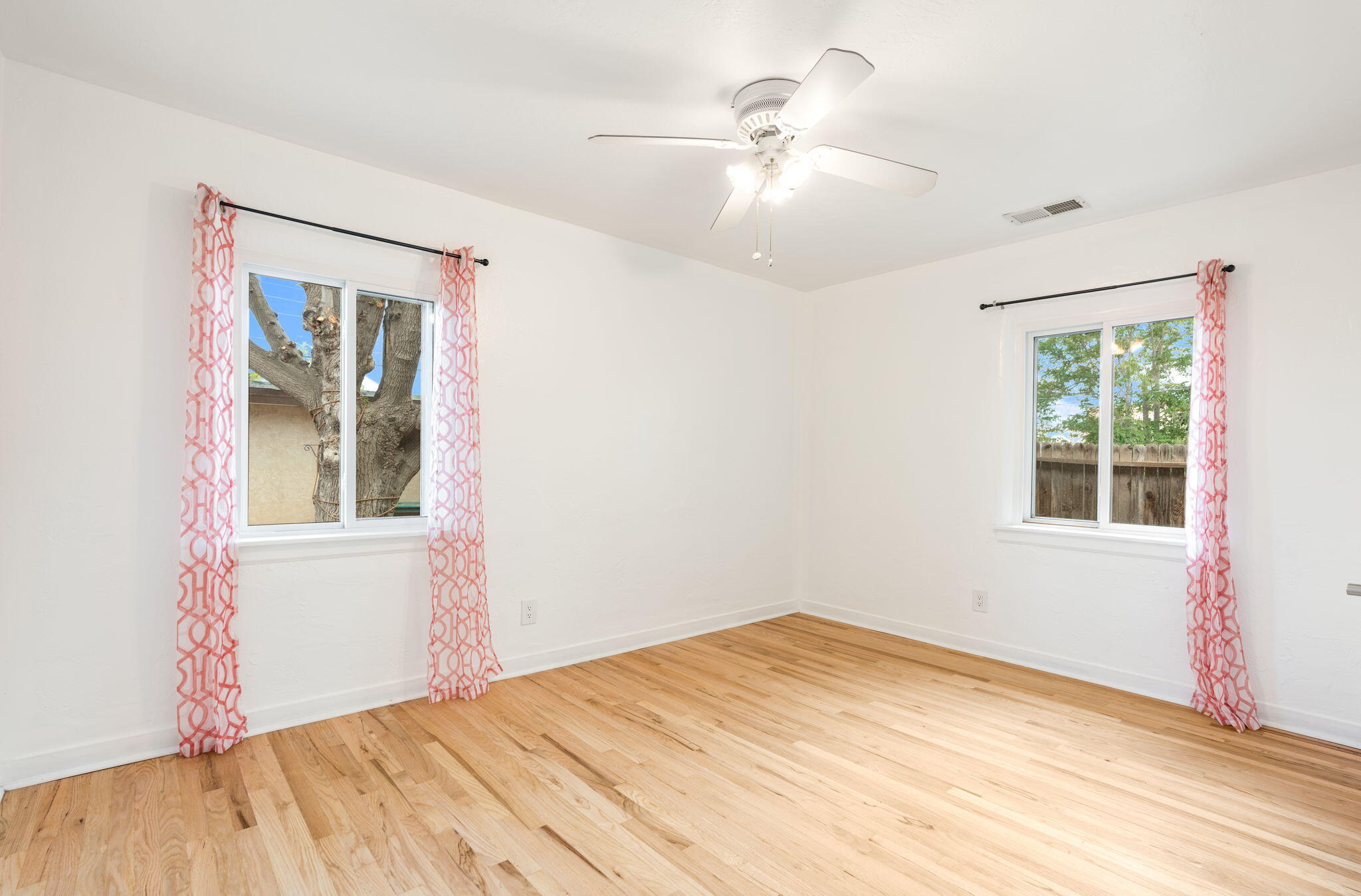 Photo 4 — 215 Madison Street NE