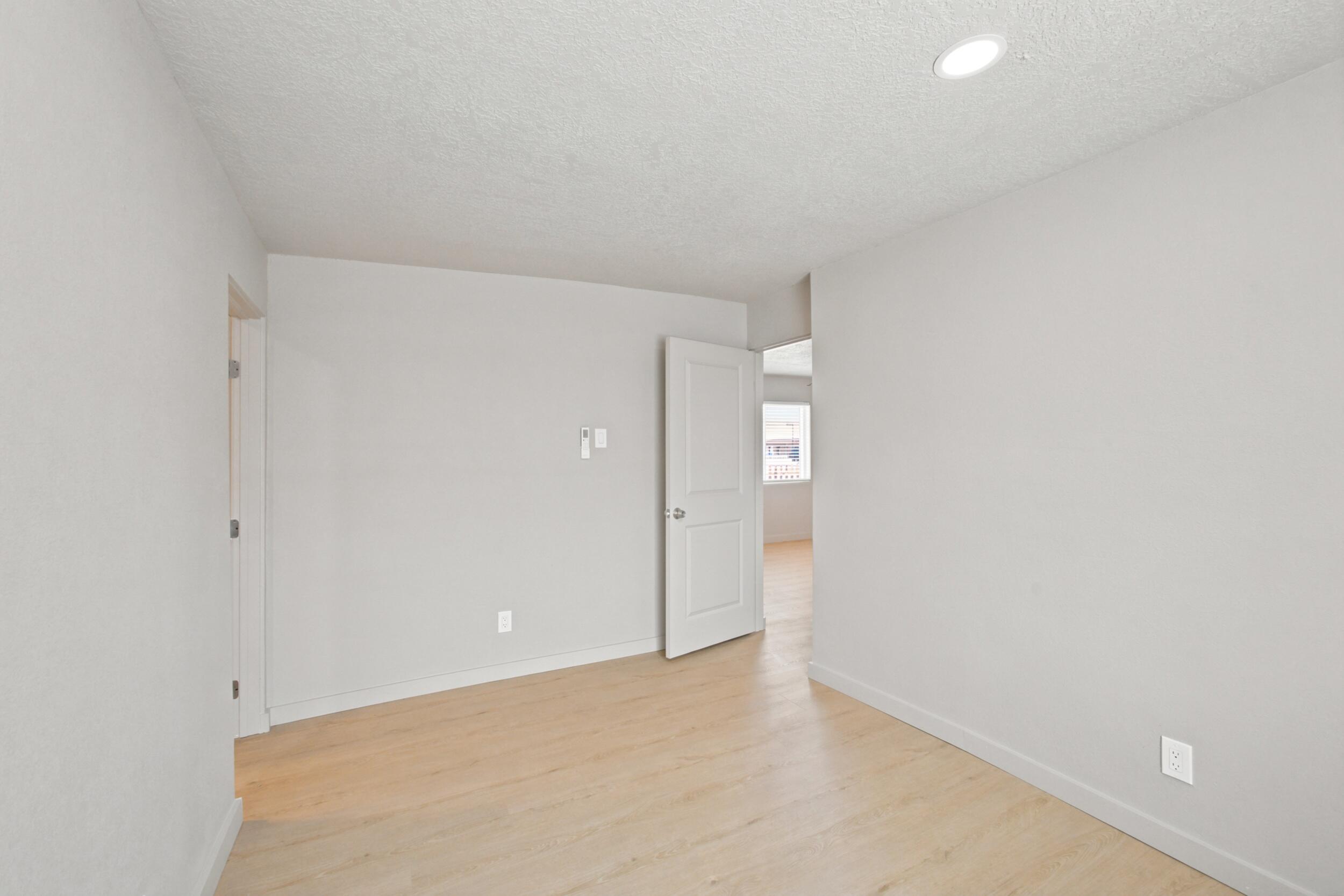 Photo 11 — 501 Veranda Road NW