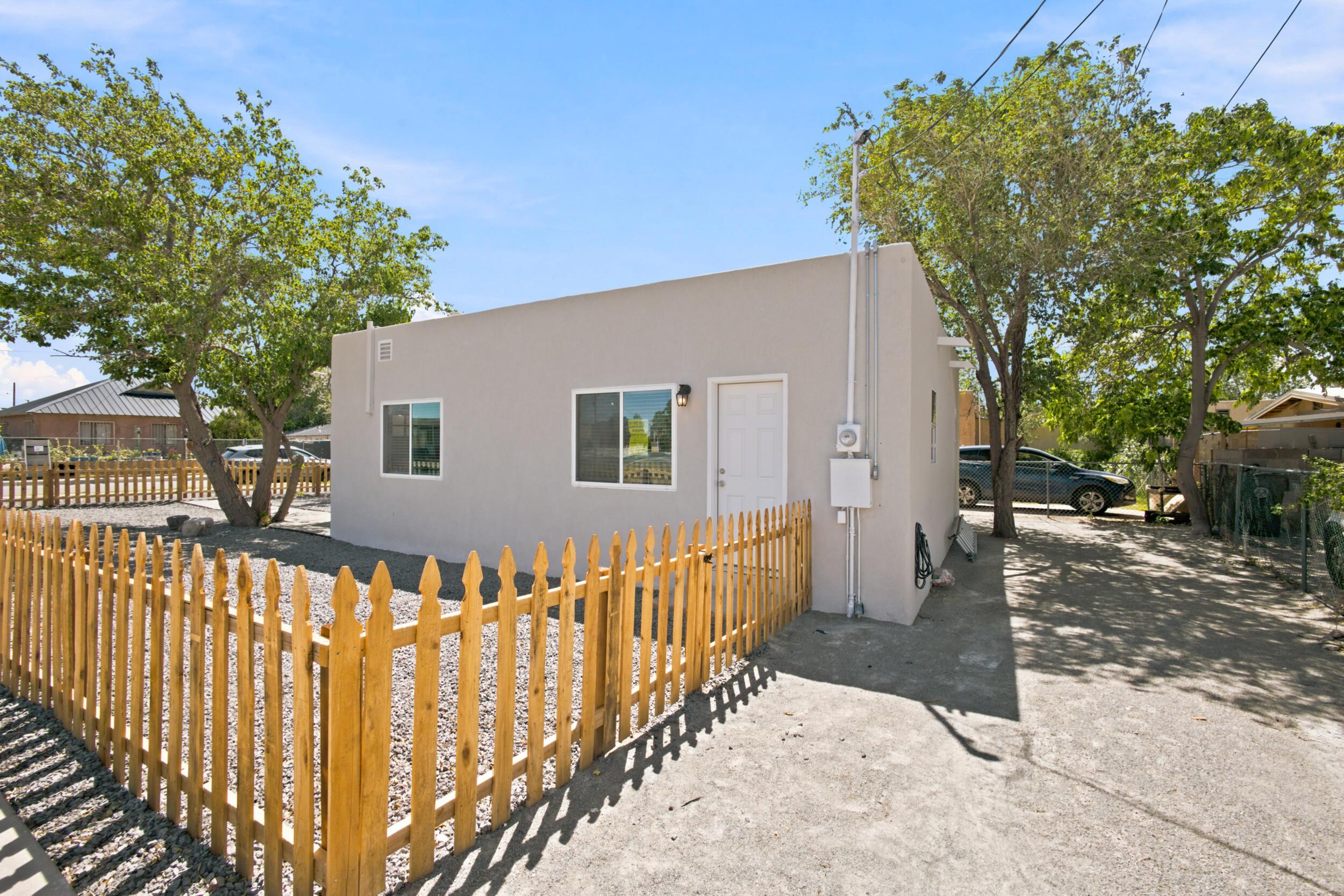 Photo 7 — 501 Veranda Road NW