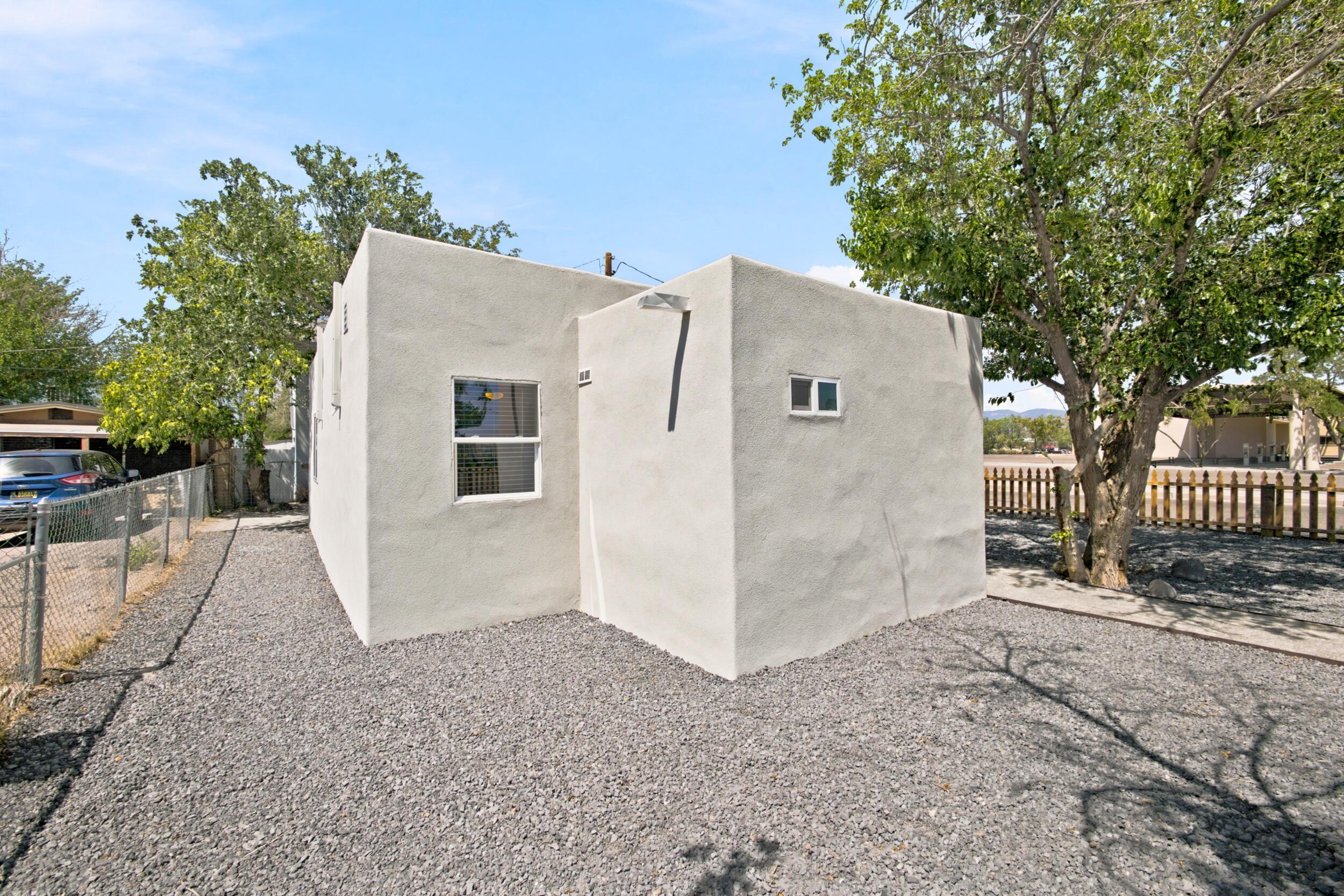 Photo 6 — 501 Veranda Road NW
