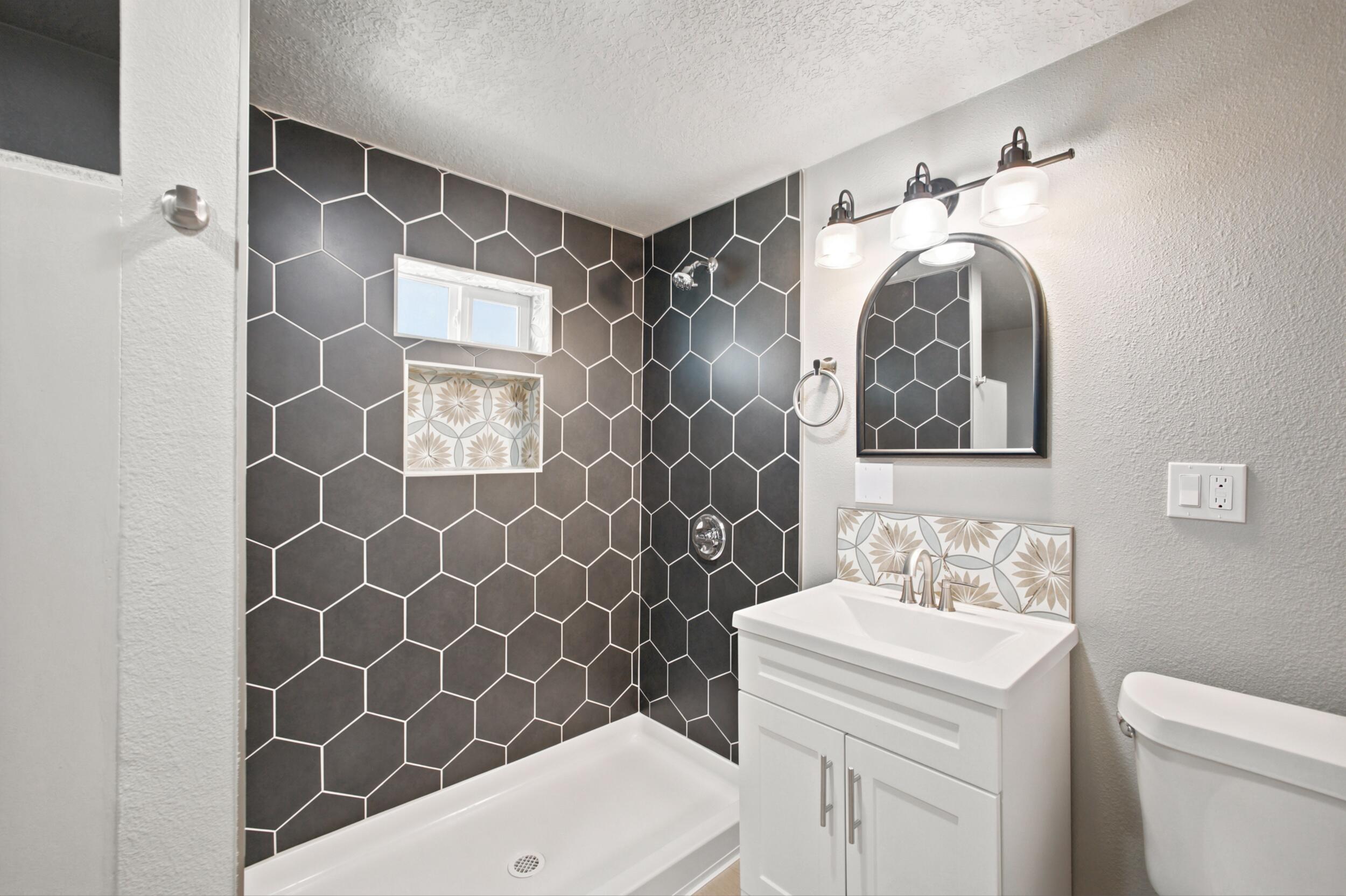 Photo 14 — 501 Veranda Road NW