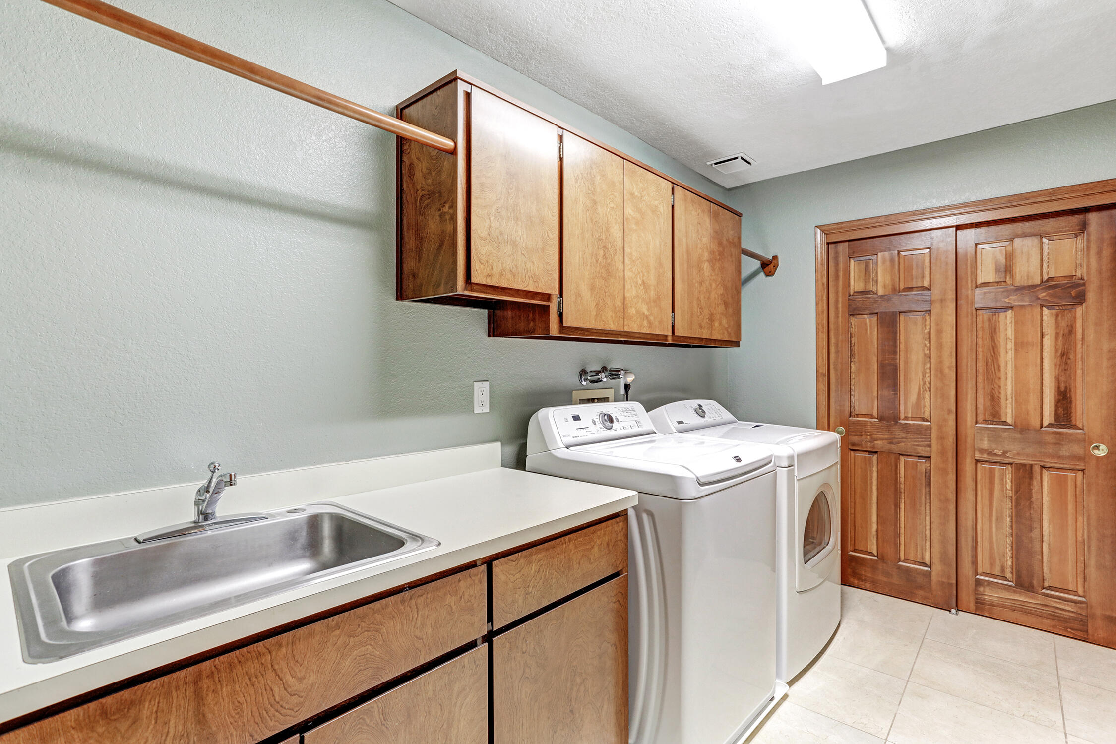 Photo 2 — 14000 Villa Sandia Place NE