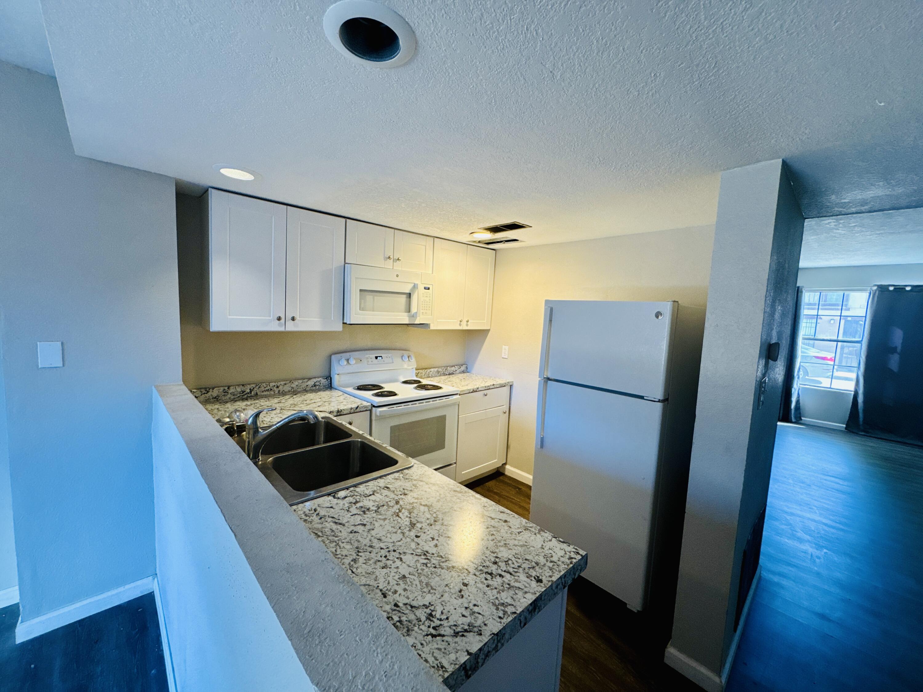 Photo 2 — 3301 Monroe Street NE UNIT H89