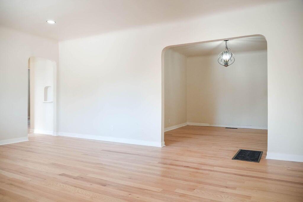 Photo 3 — 3017 Frontier Avenue NE