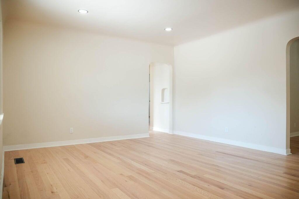 Photo 4 — 3017 Frontier Avenue NE