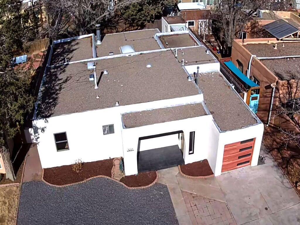 Photo 8 — 3017 Frontier Avenue NE
