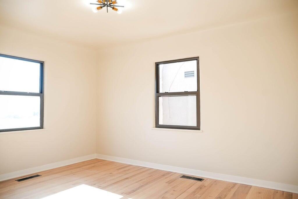 Photo 11 — 3017 Frontier Avenue NE