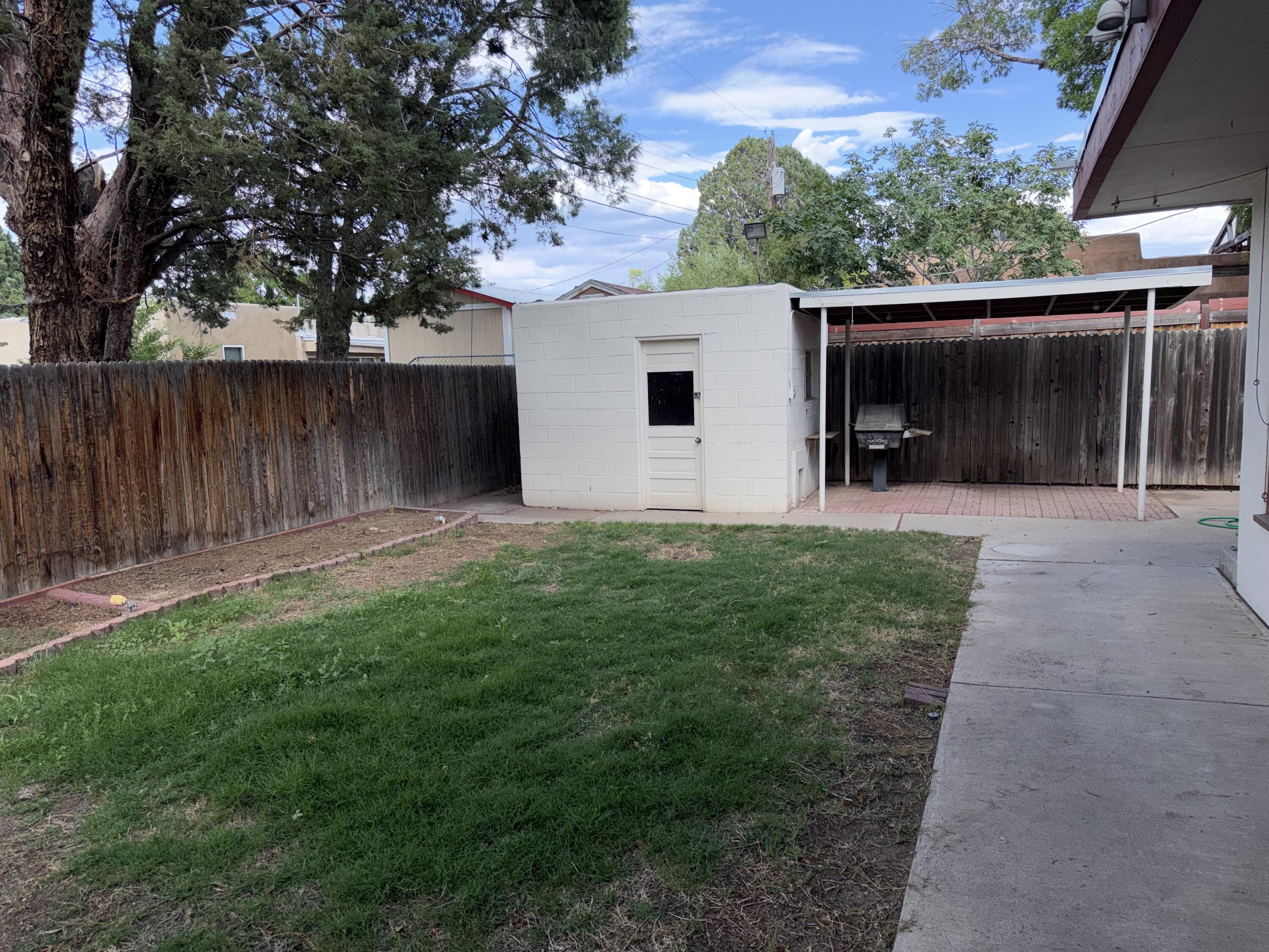 Photo 17 — 3017 Frontier Avenue NE
