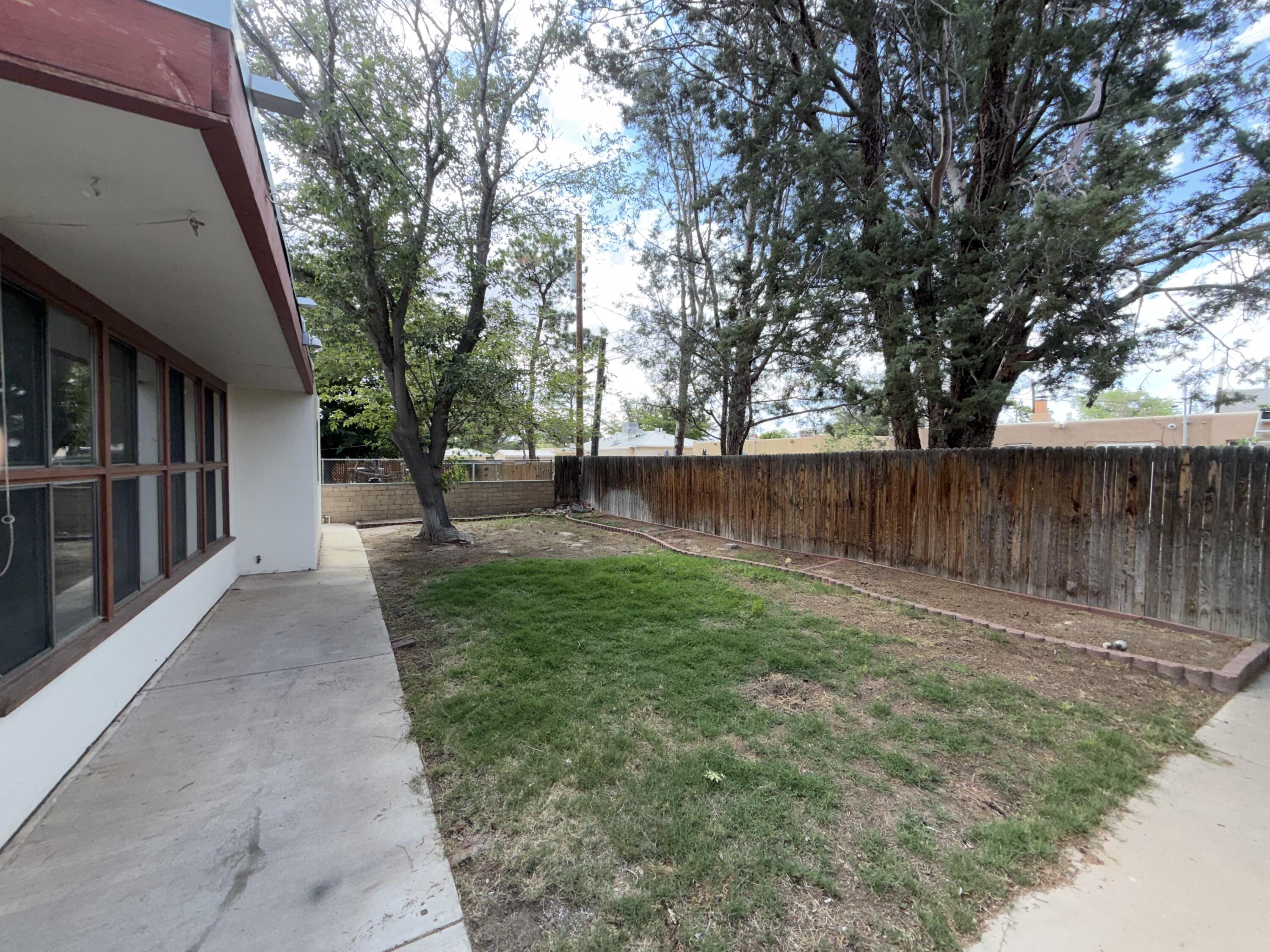 Photo 2 — 3017 Frontier Avenue NE