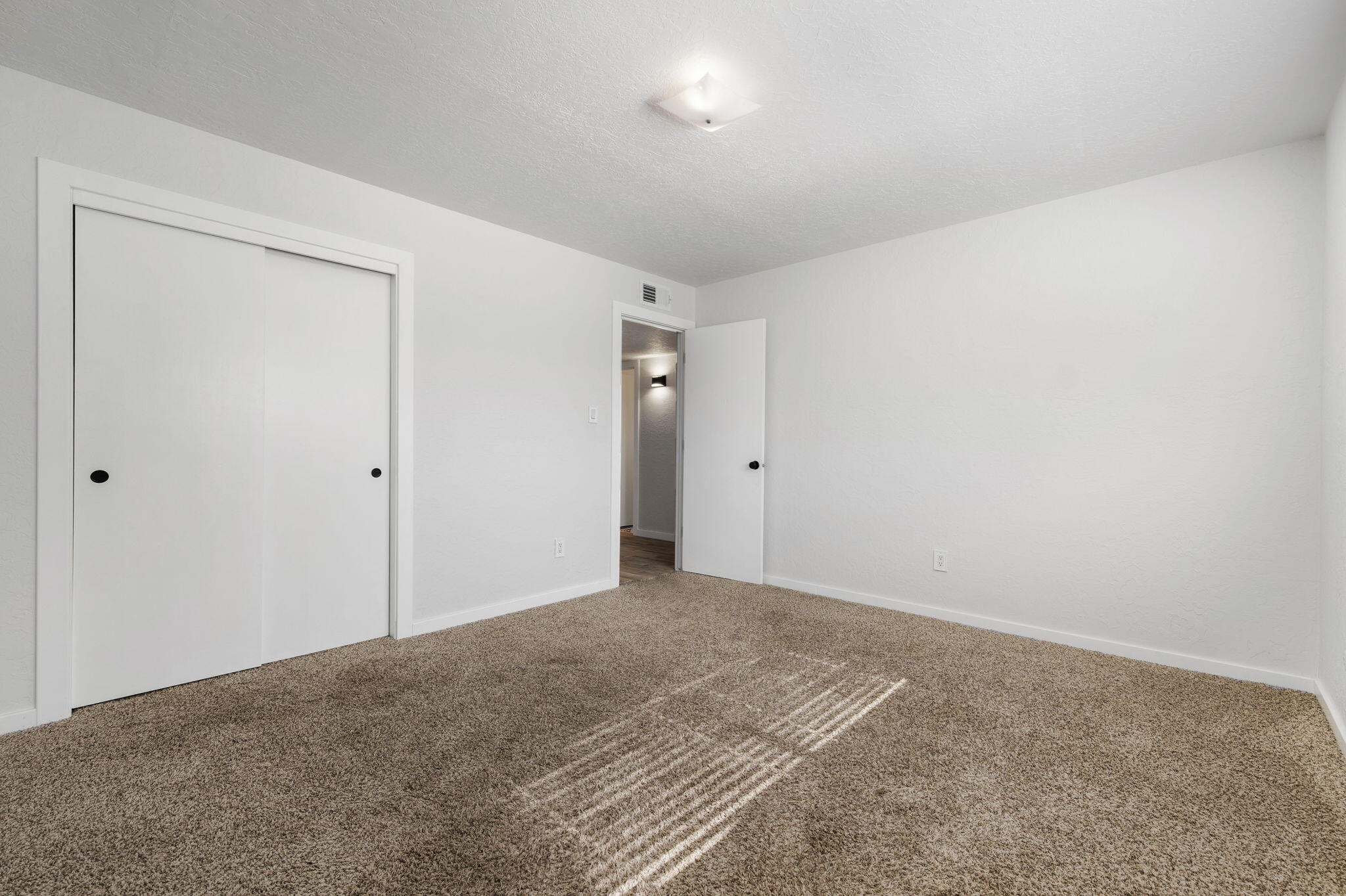 Photo 9 — 6001 Concordia Road NE
