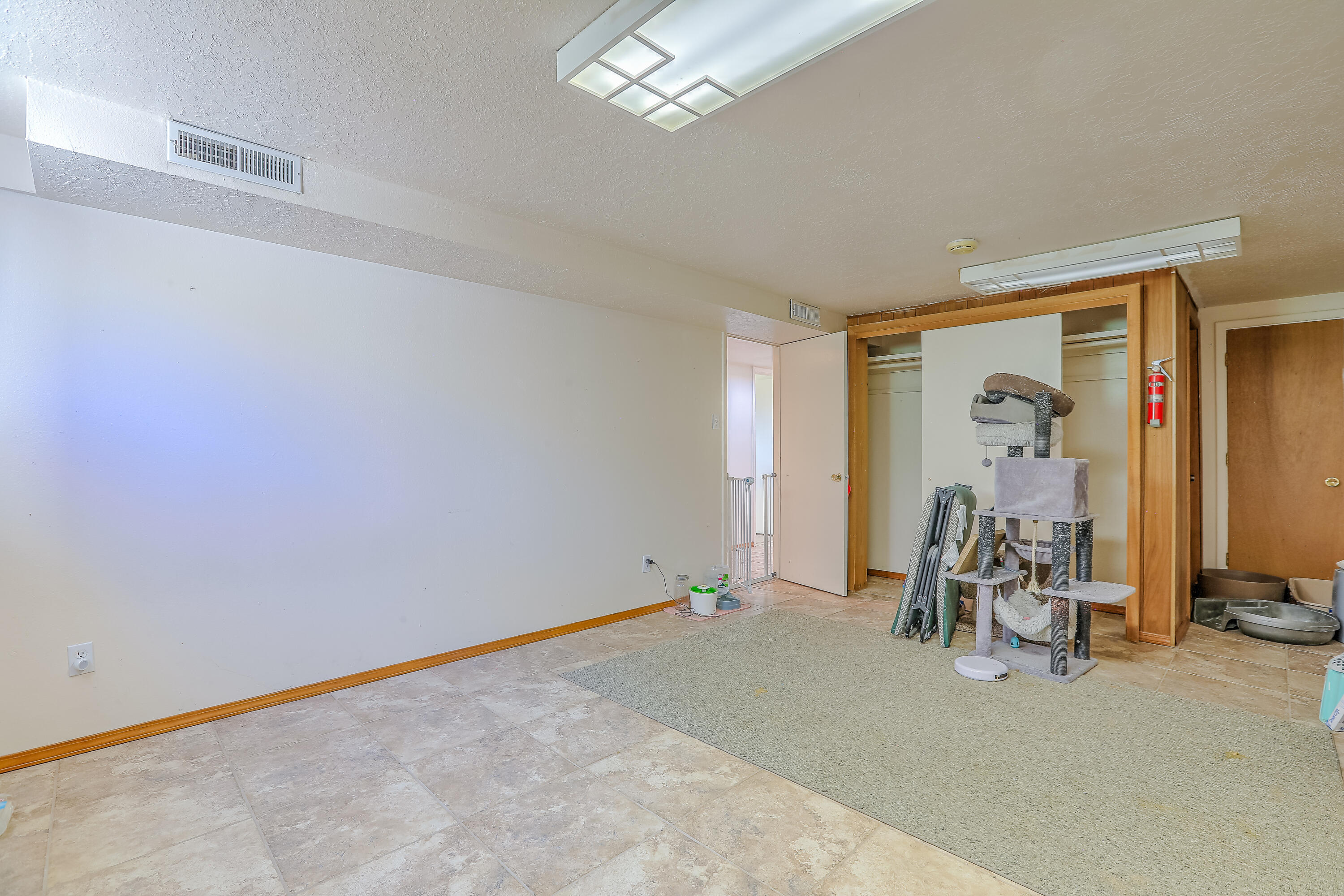 Photo 4 — 2905 San Pablo Street NE