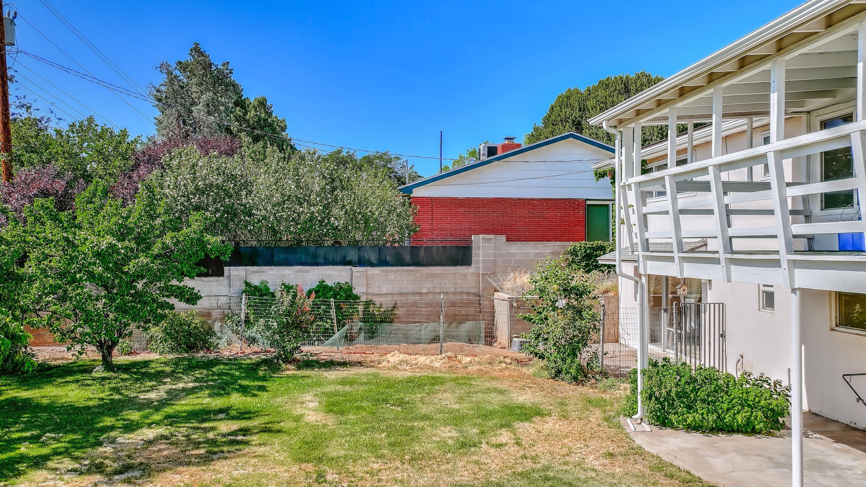 Photo 9 — 2905 San Pablo Street NE