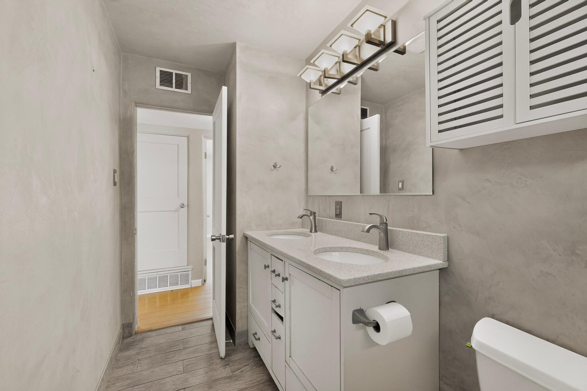 Photo 13 — 2506 General Bradley Street NE