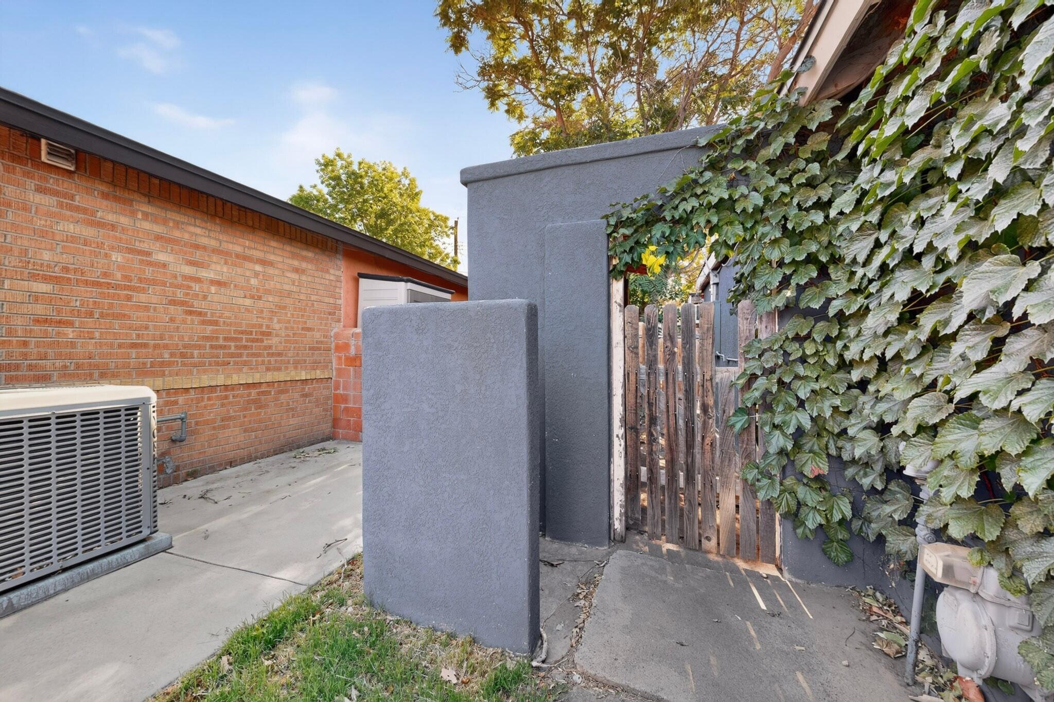 Photo 20 — 2506 General Bradley Street NE