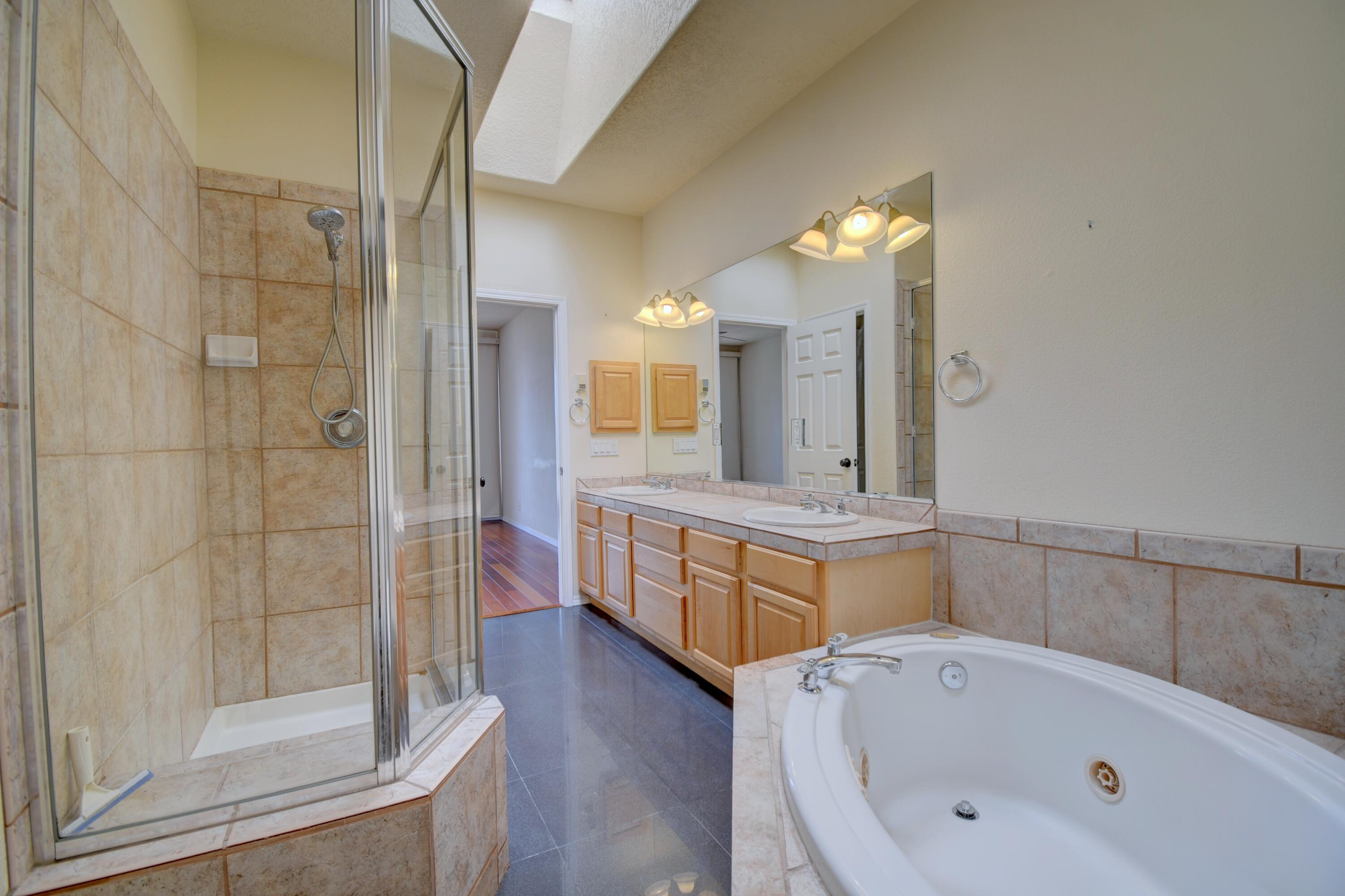 Photo 9 — 5607 Bosque Vista Drive NE