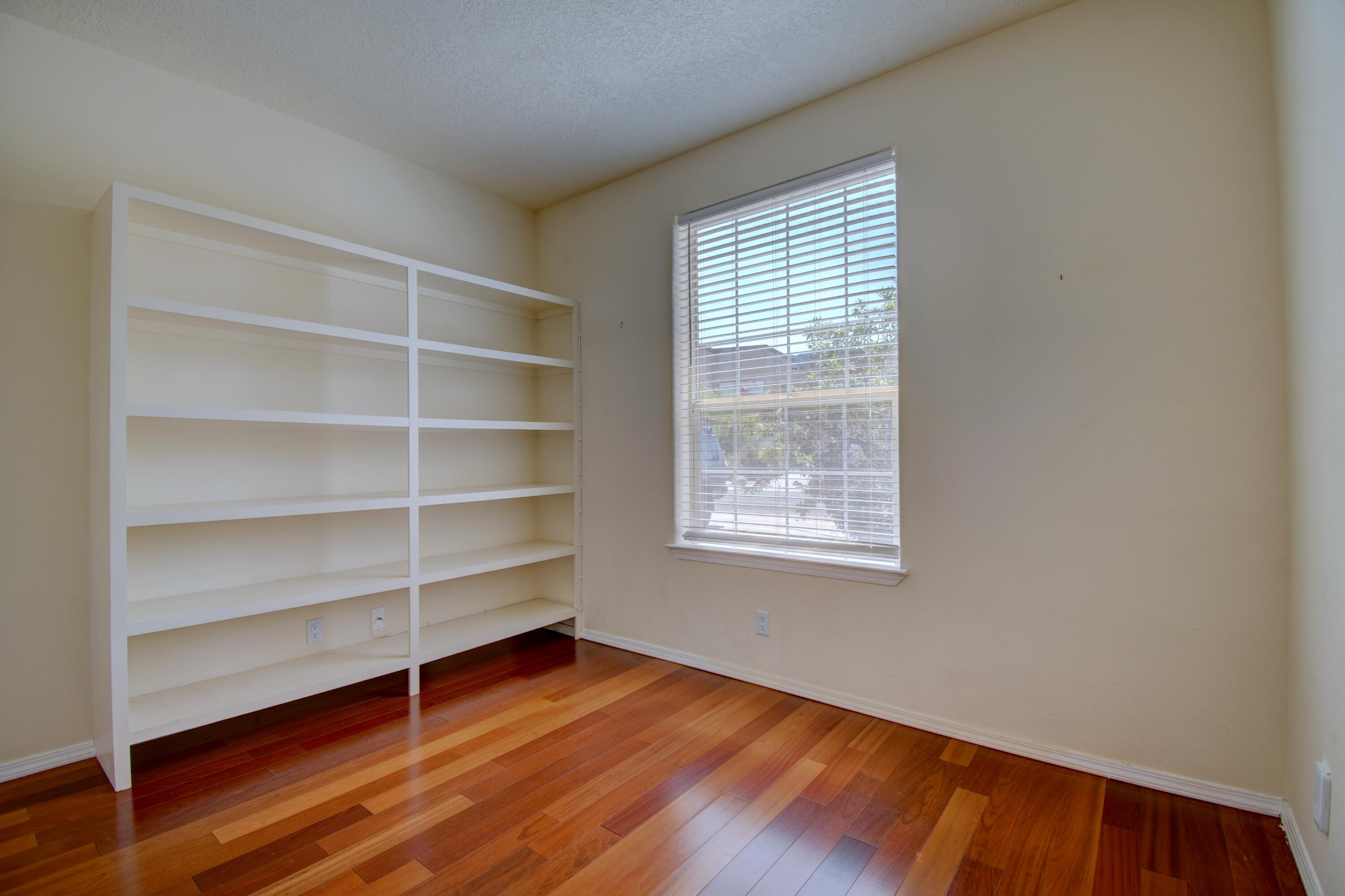 Photo 12 — 5607 Bosque Vista Drive NE