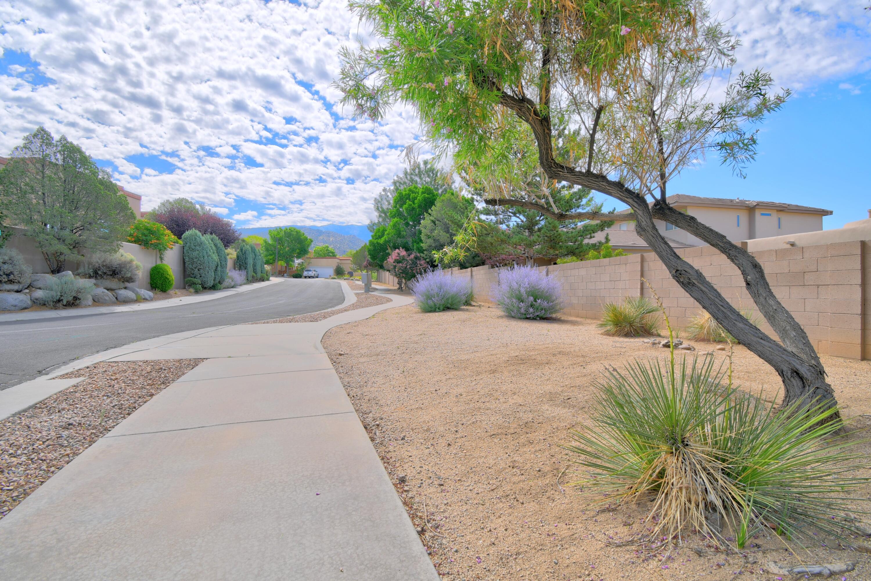 Photo 2 — 5607 Bosque Vista Drive NE