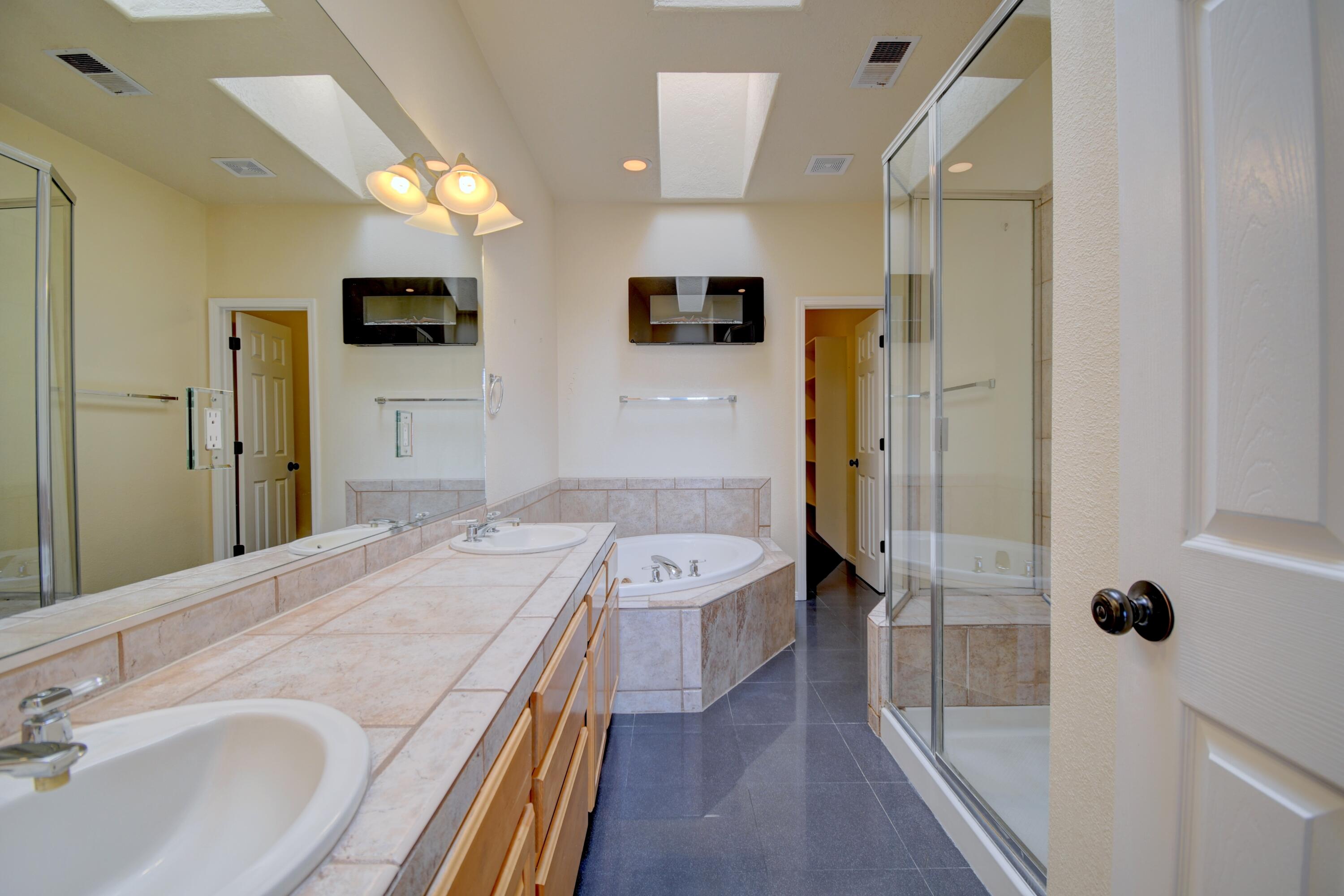 Photo 8 — 5607 Bosque Vista Drive NE
