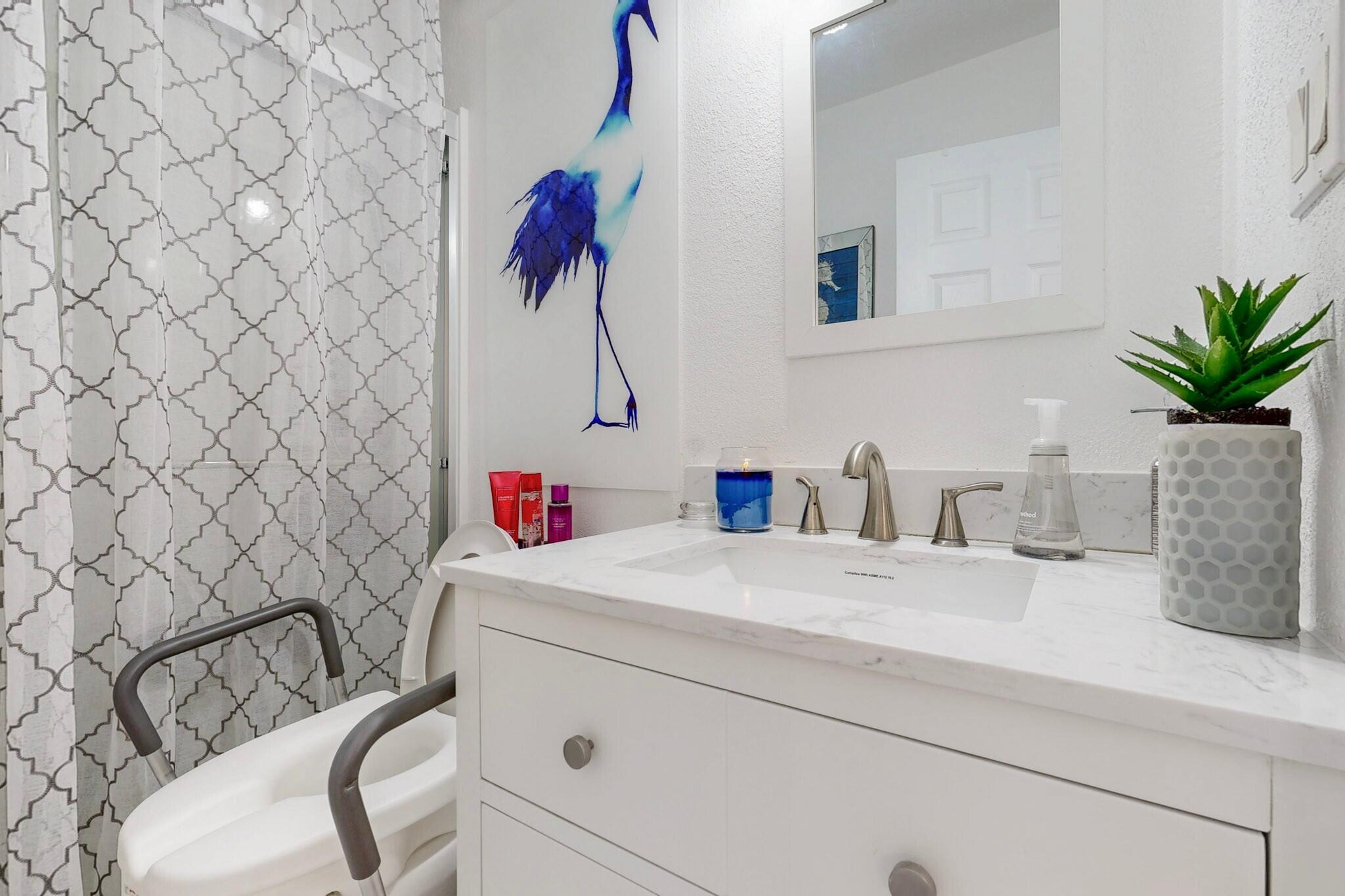 Photo 10 — 1027 Cassandra Street SW