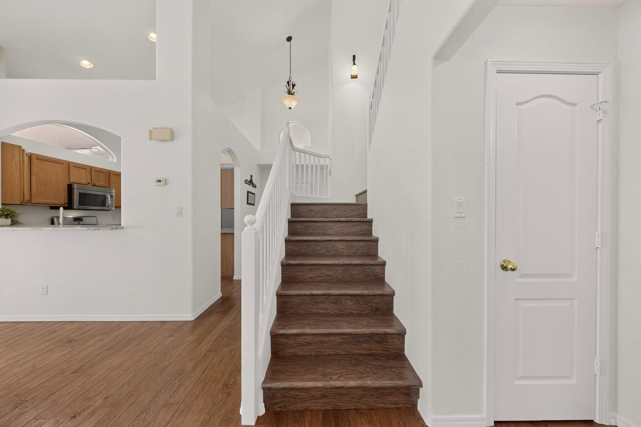 Photo 3 — 7312 Desert Eagle Road NE