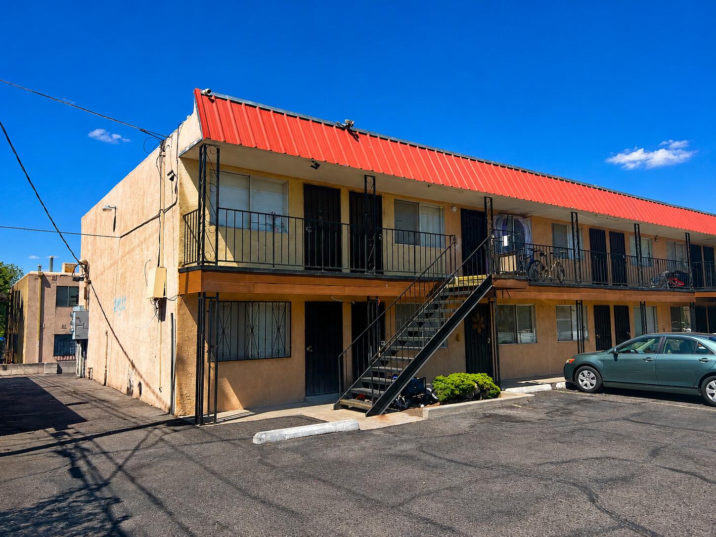 Photo 2 — 613 Mesilla Street SE