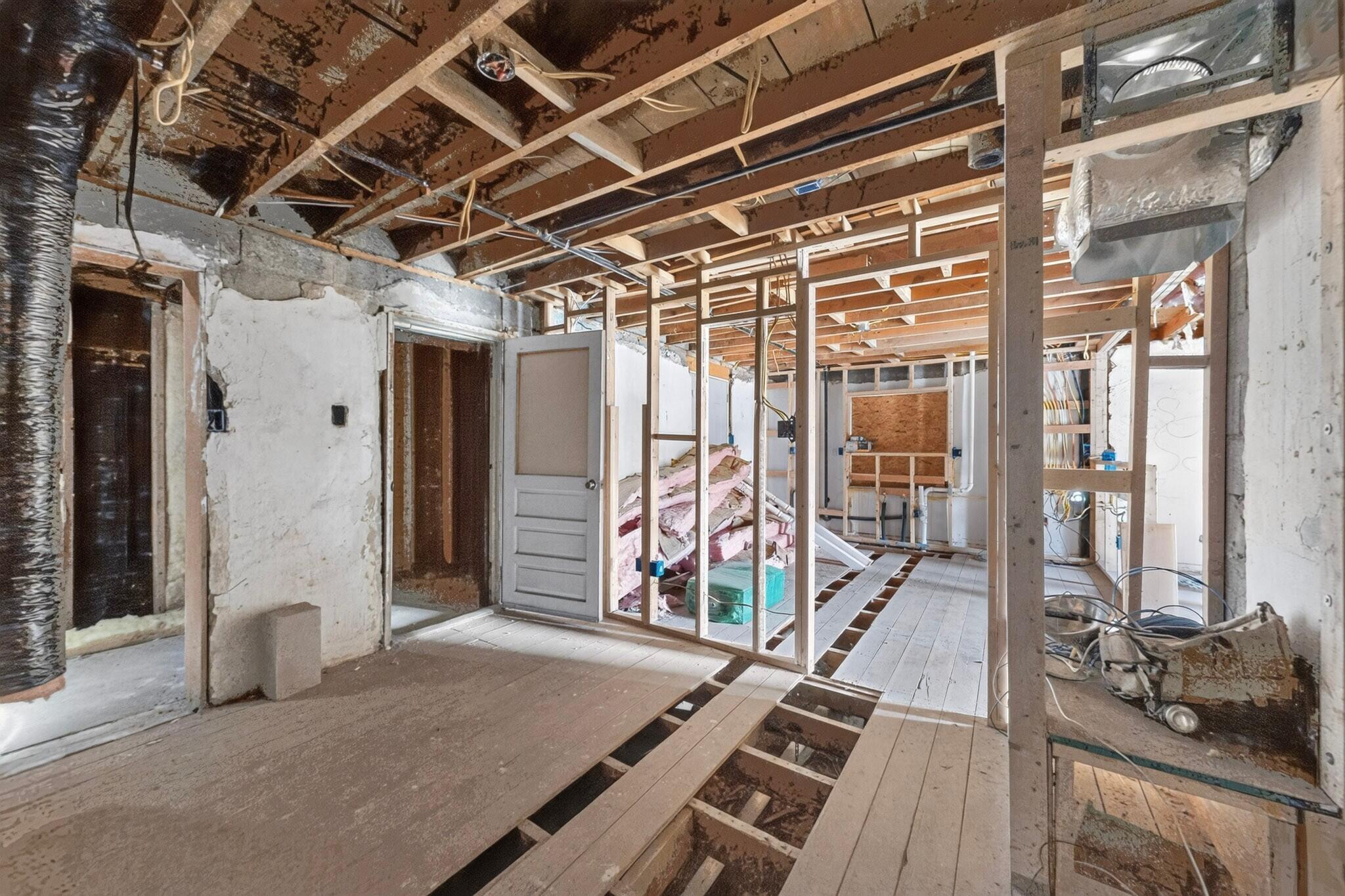 Photo 17 — 1430 Franciscan Street NE