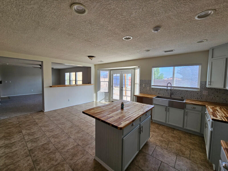 Photo 4 — 6458 Grants Drive NE