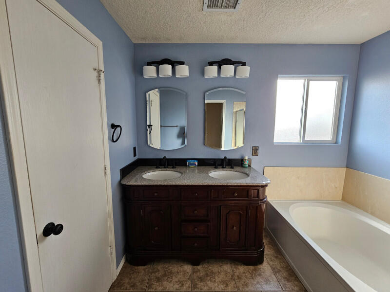 Photo 12 — 6458 Grants Drive NE