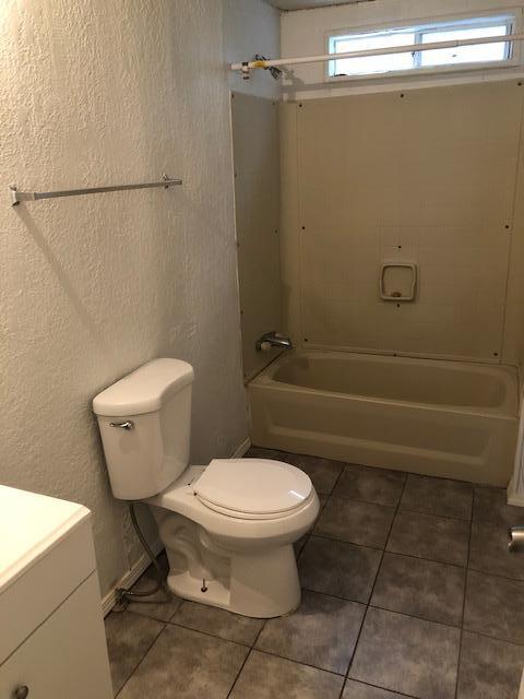 Photo 4 — 460-466 Richardson Drive