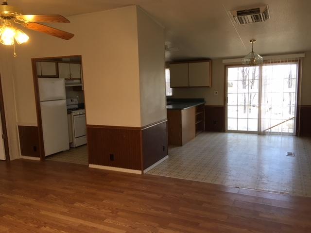 Photo 18 — 460-466 Richardson Drive