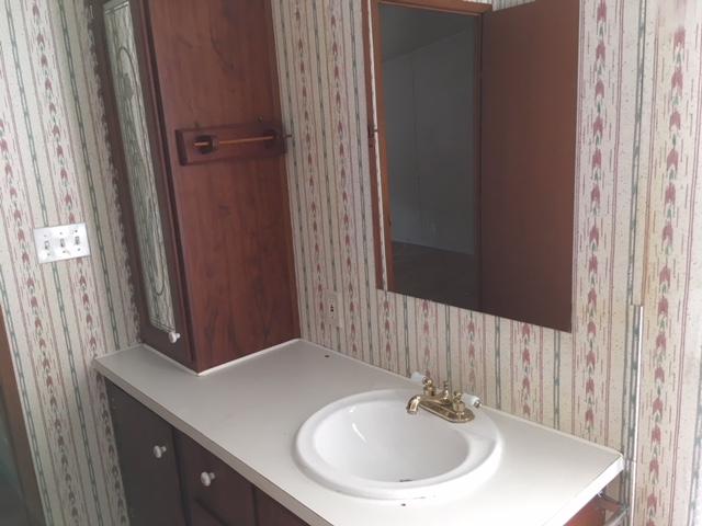 Photo 16 — 460-466 Richardson Drive