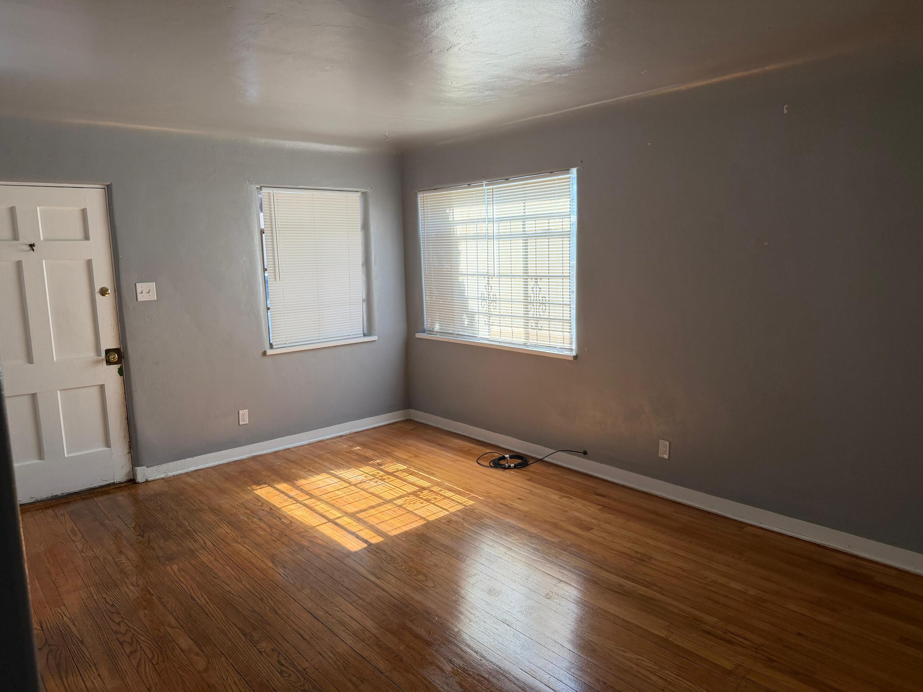 Photo 2 — 516 Ash Street SE B