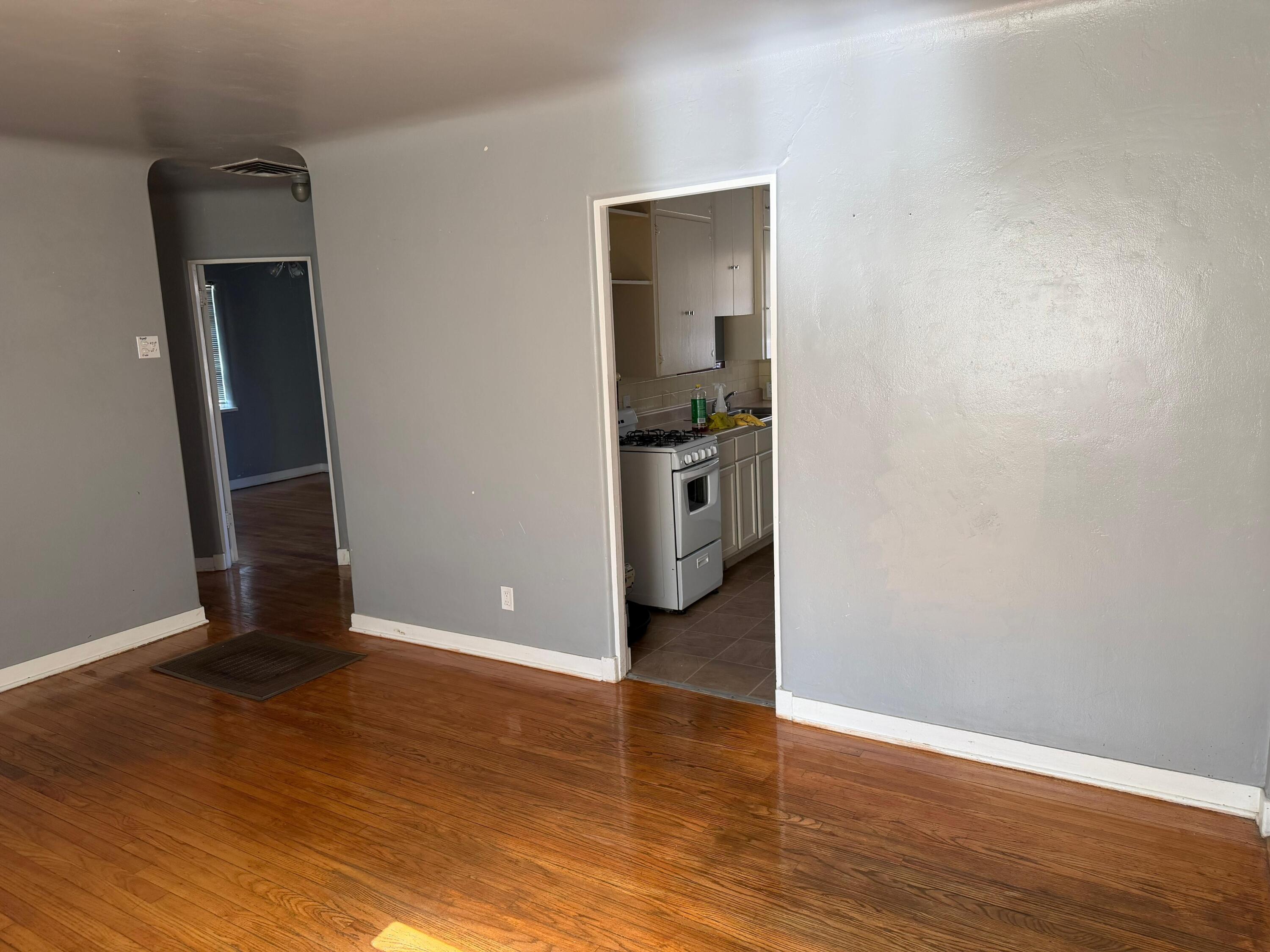 Photo 16 — 516 Ash Street SE B