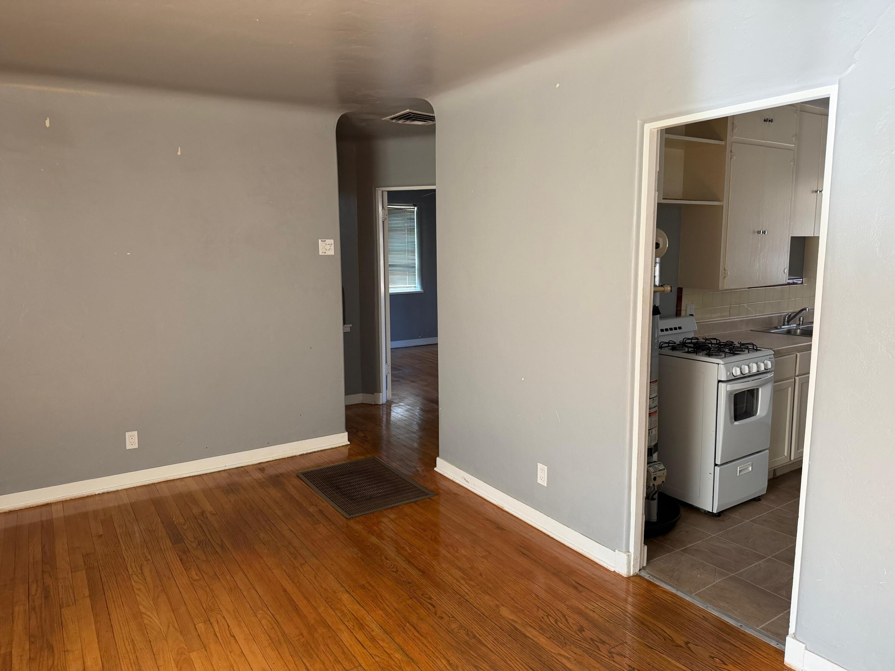 Photo 17 — 516 Ash Street SE B
