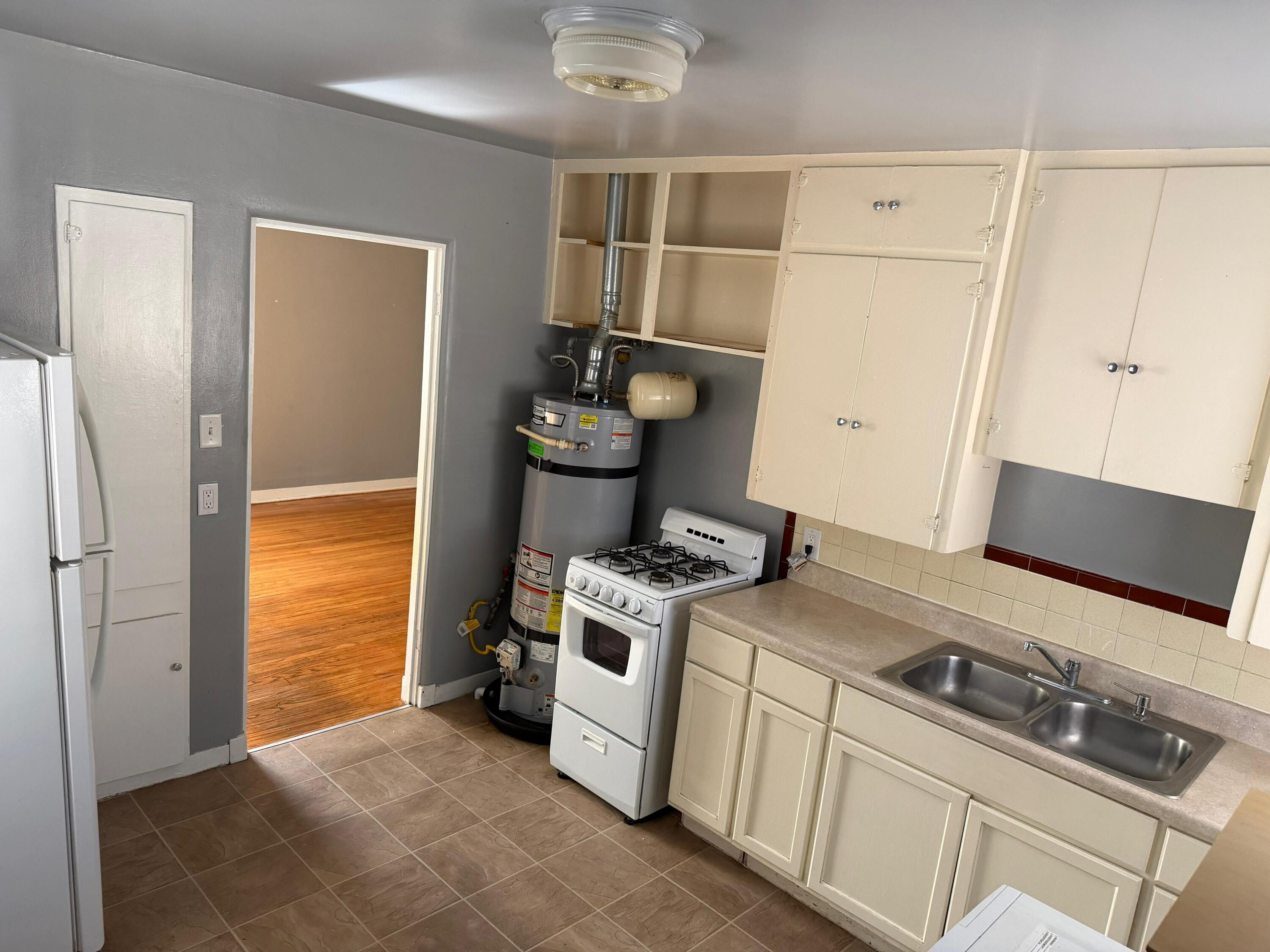 Photo 18 — 516 Ash Street SE B