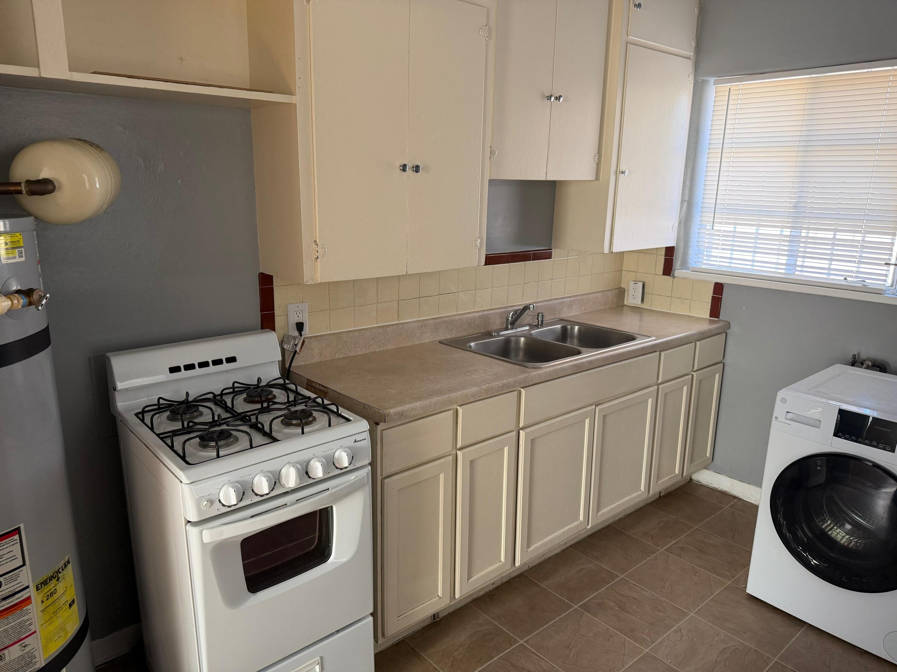 Photo 19 — 516 Ash Street SE B