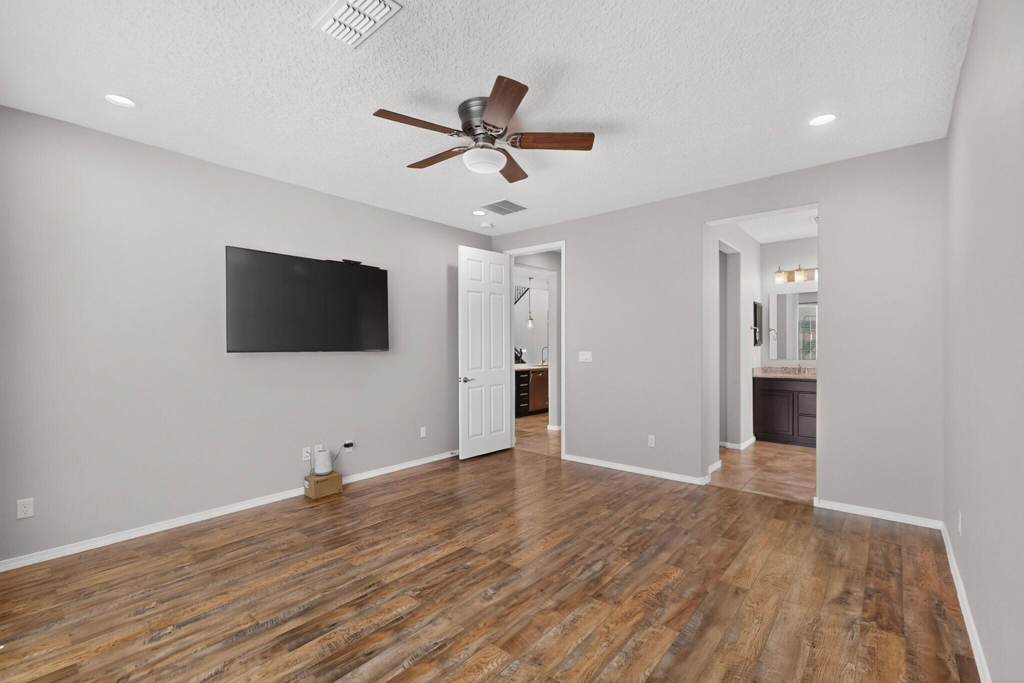 Photo 10 — 2716 Bayas Road SE