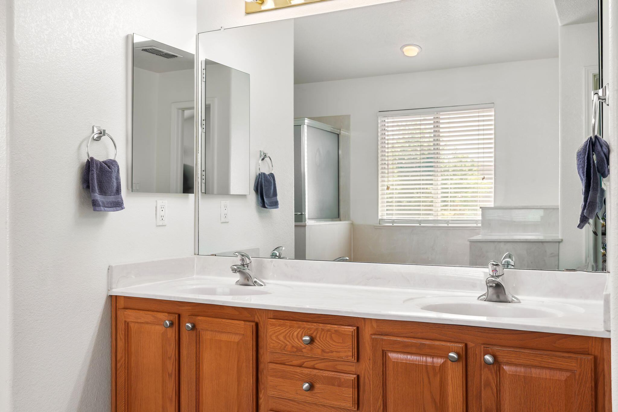 Photo 13 — 9929 Cameron Street NW