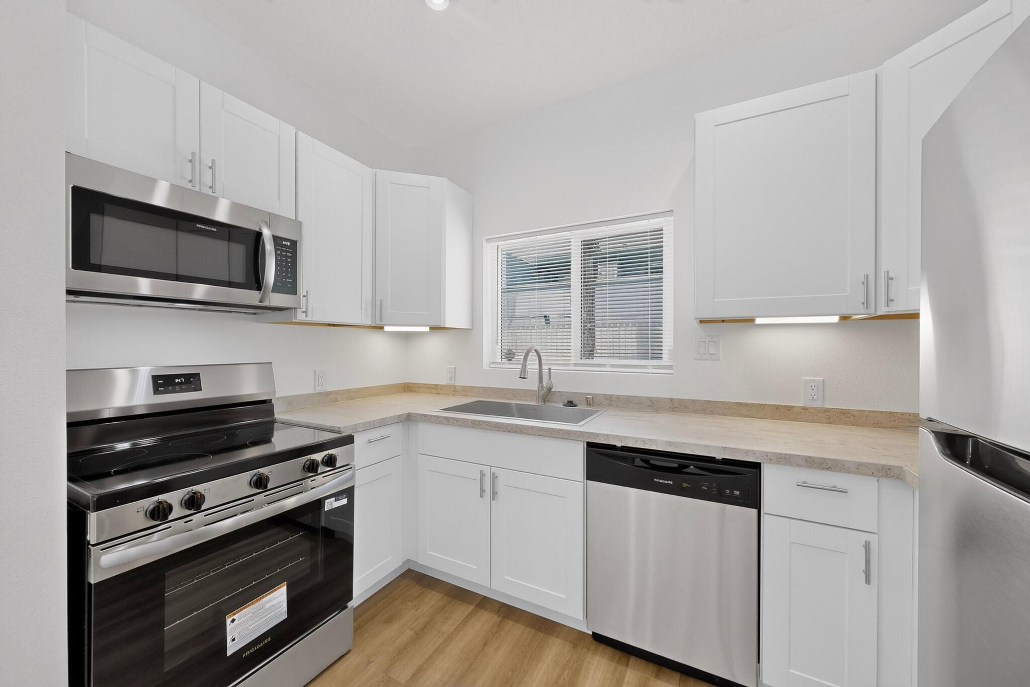 Photo 20 — 322 Princeton Drive SE