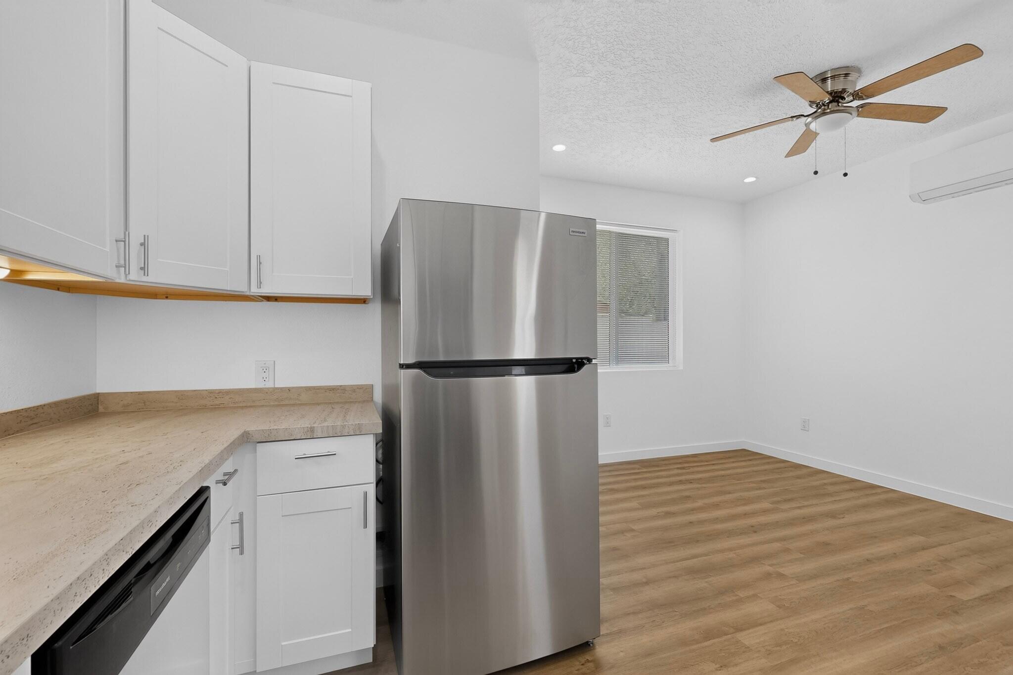 Photo 17 — 322 Princeton Drive SE