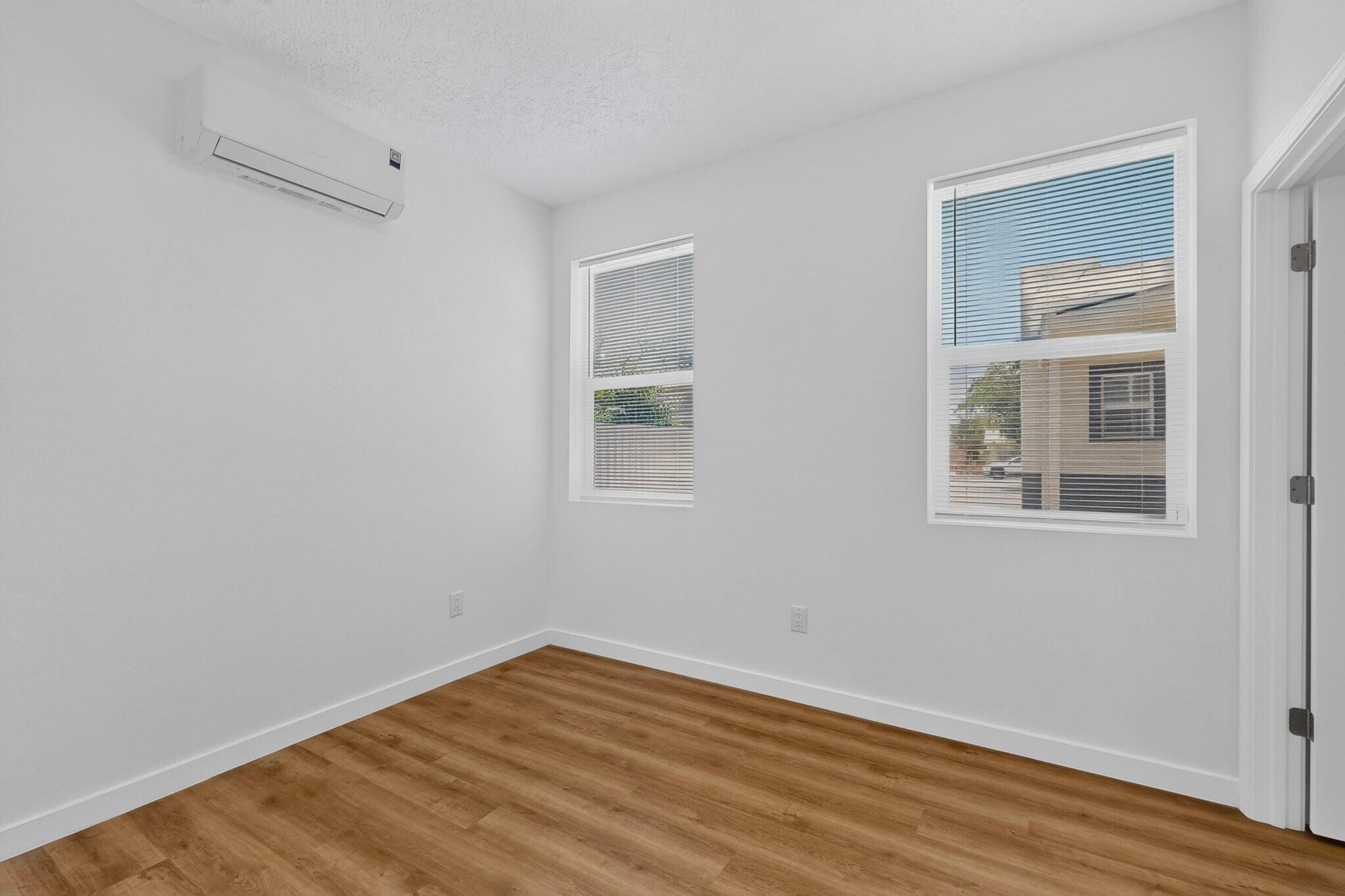 Photo 16 — 322 Princeton Drive SE