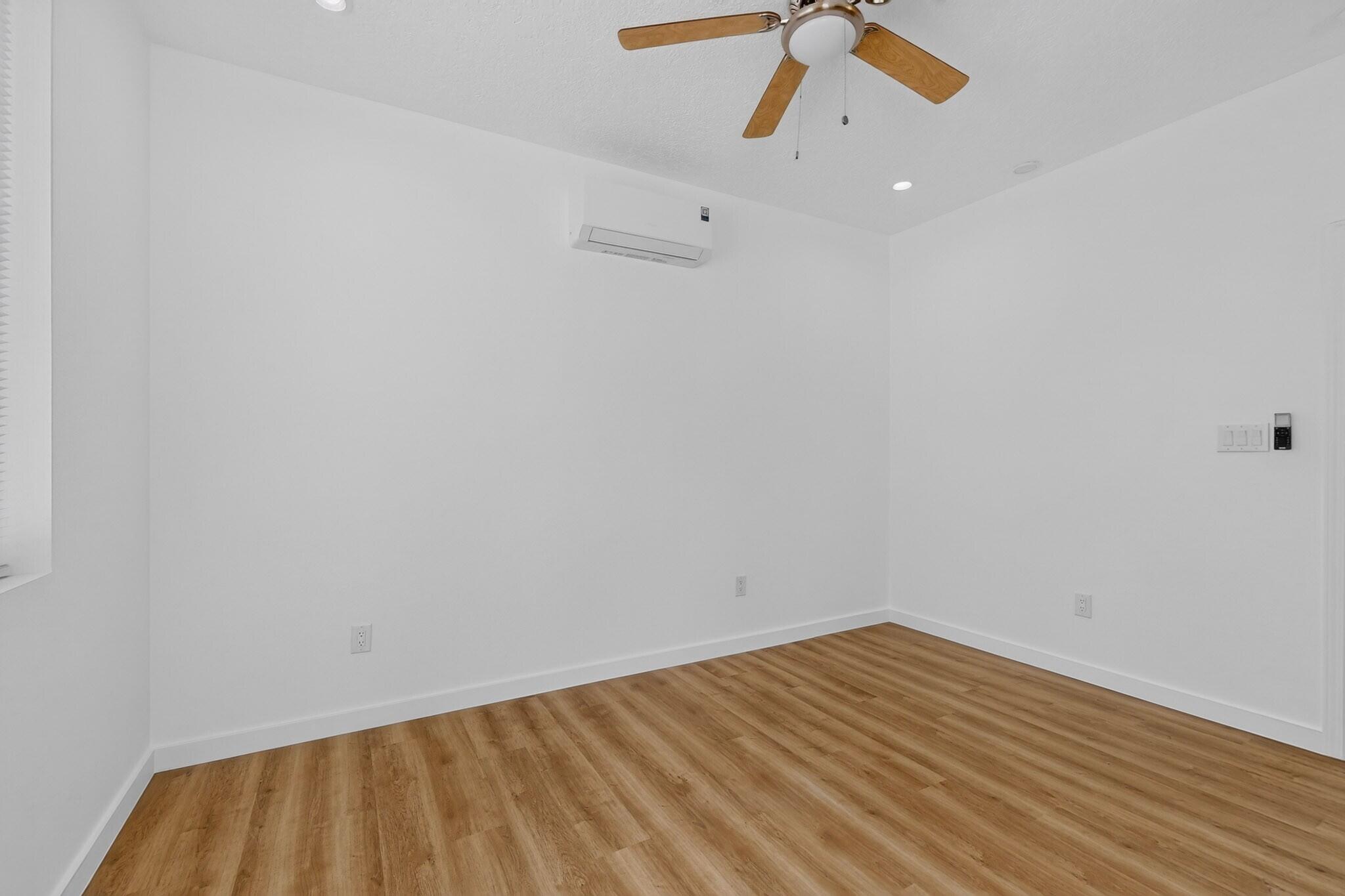 Photo 13 — 322 Princeton Drive SE