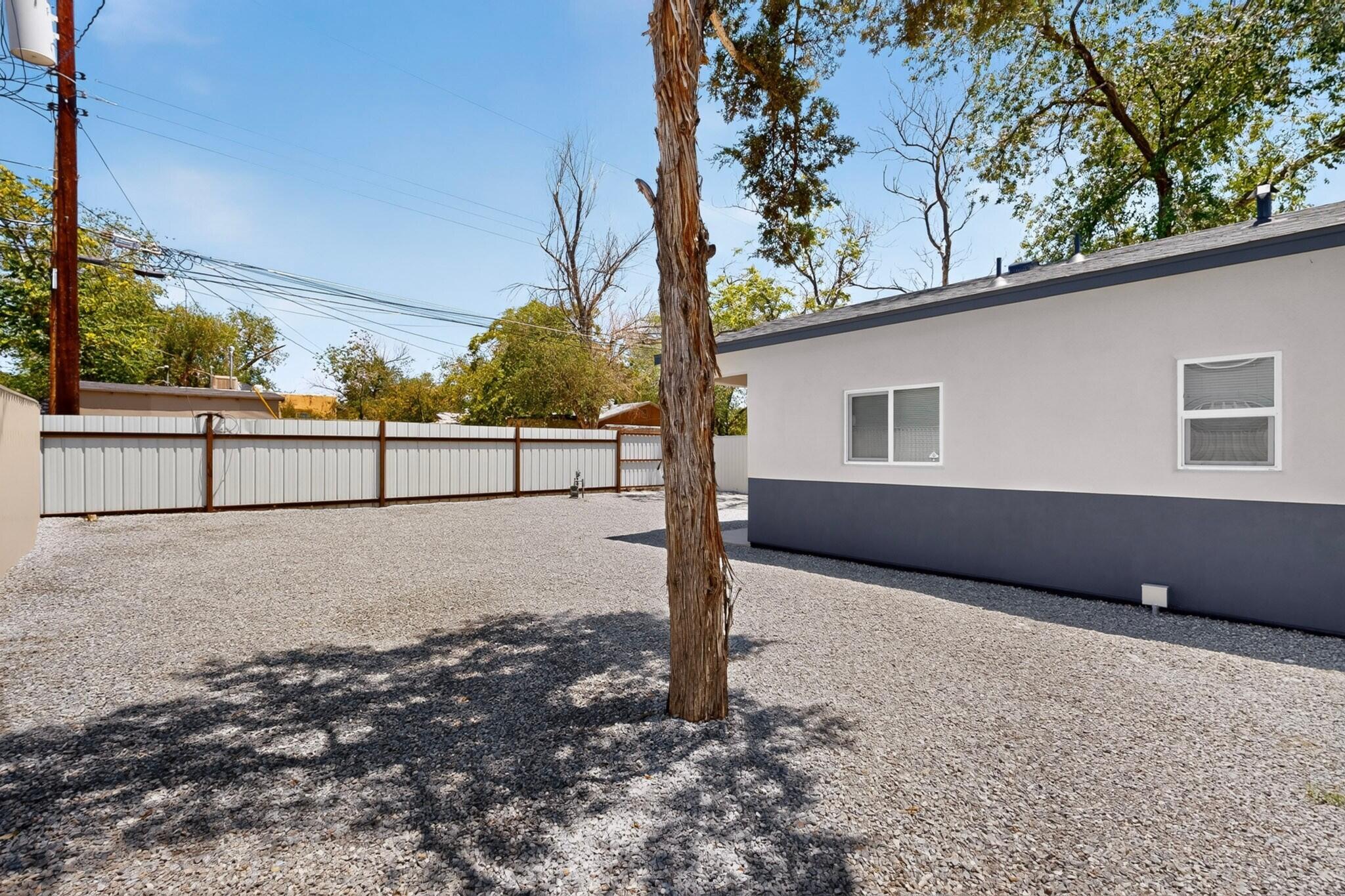 Photo 6 — 322 Princeton Drive SE