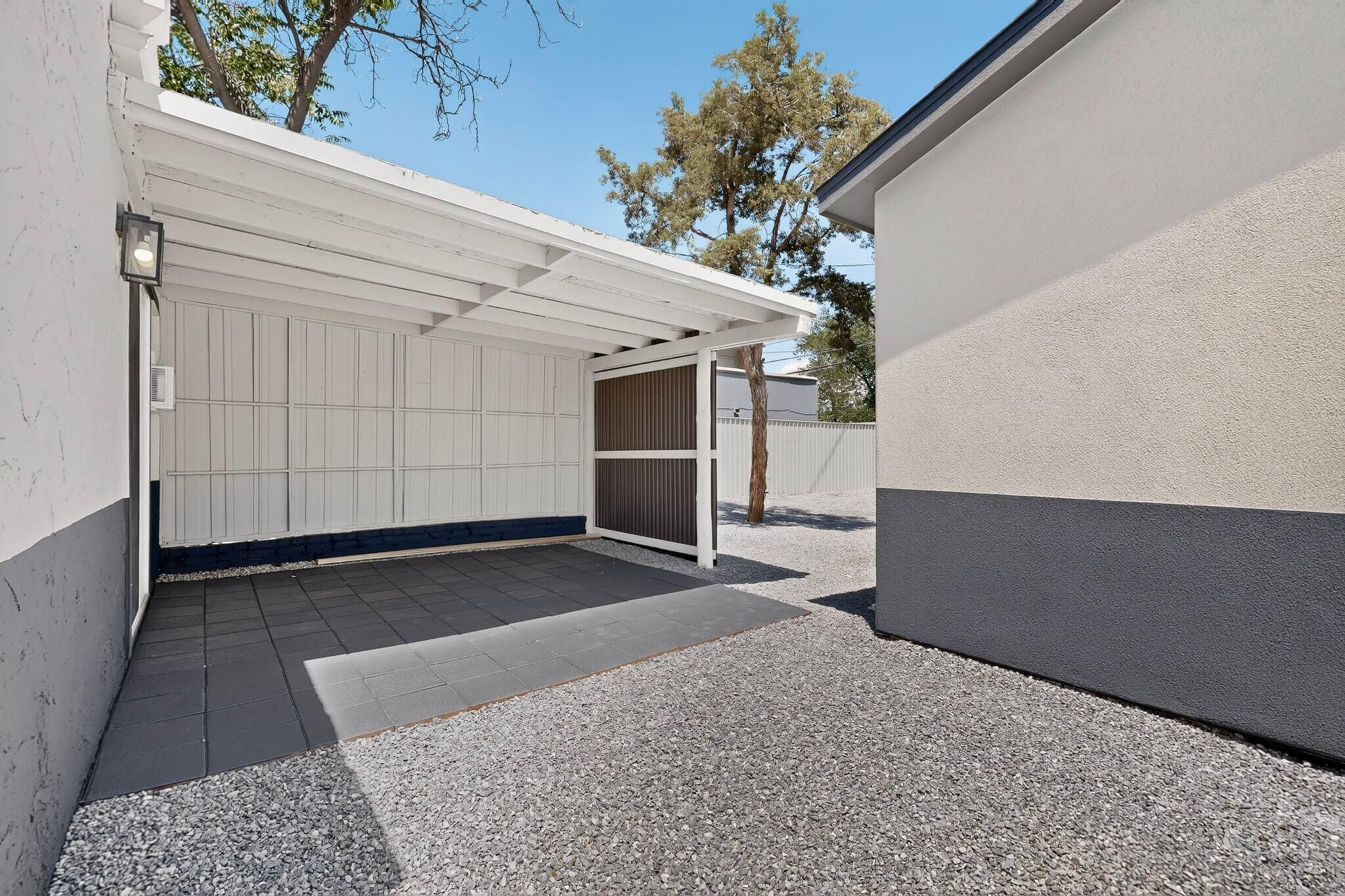Photo 5 — 322 Princeton Drive SE