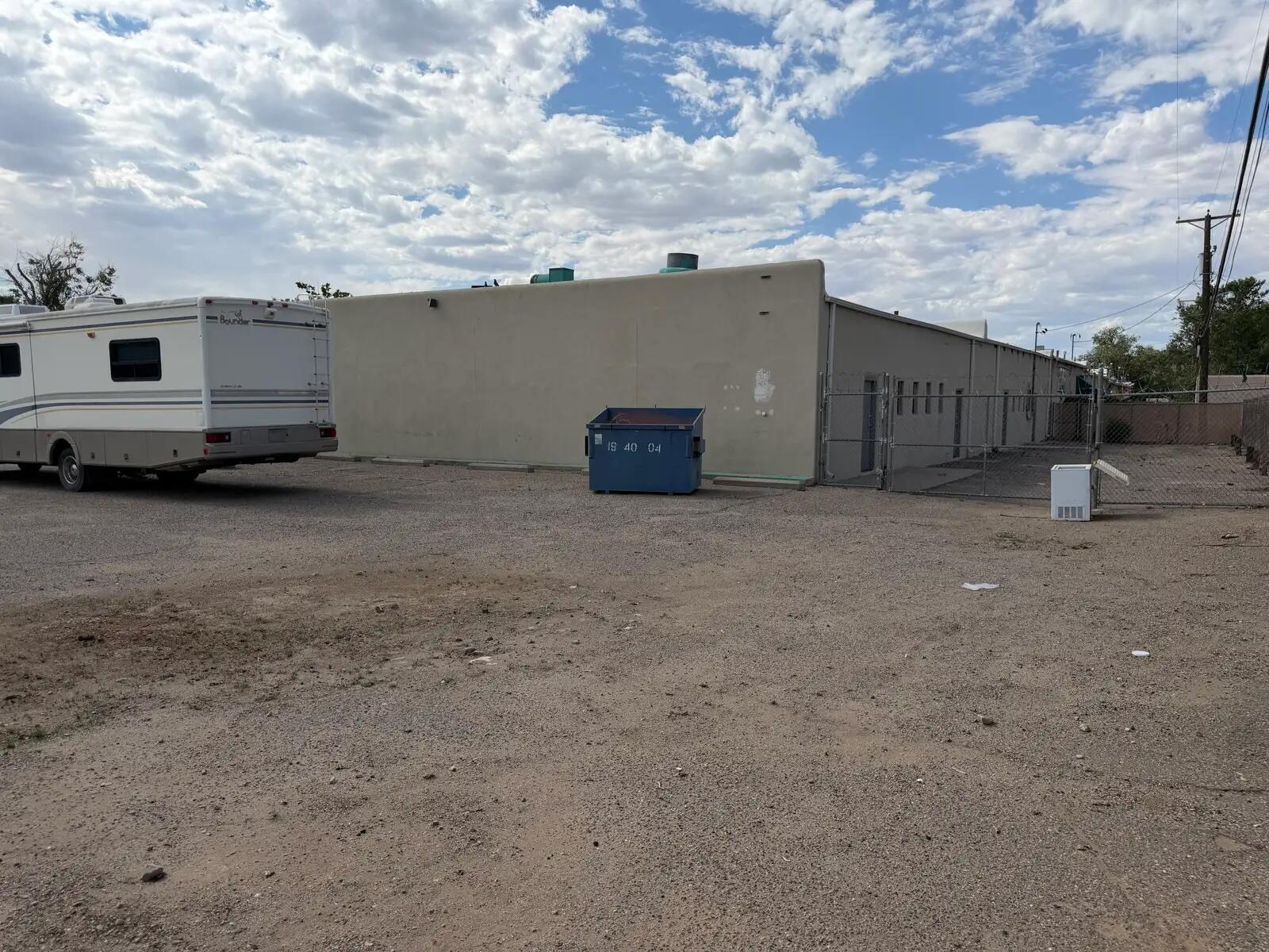 Photo 4 — 830 San Mateo Boulevard NE