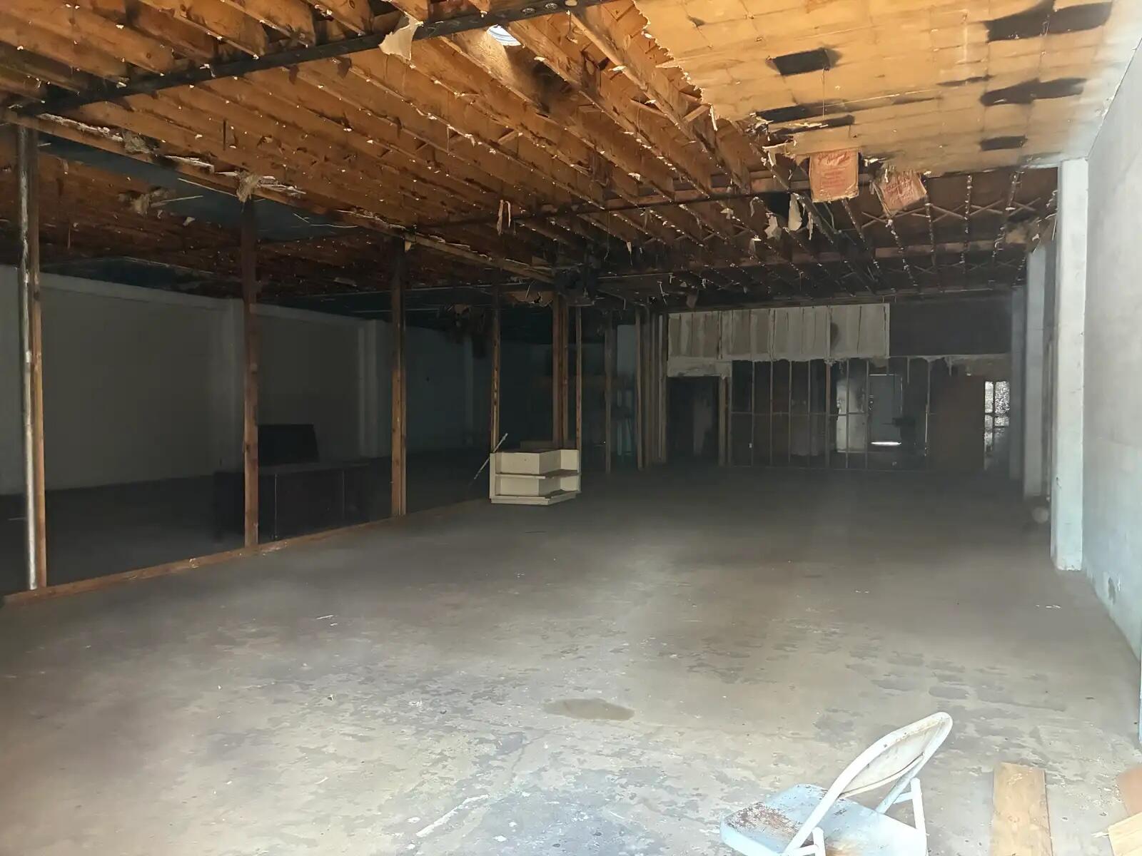 Photo 2 — 830 San Mateo Boulevard NE