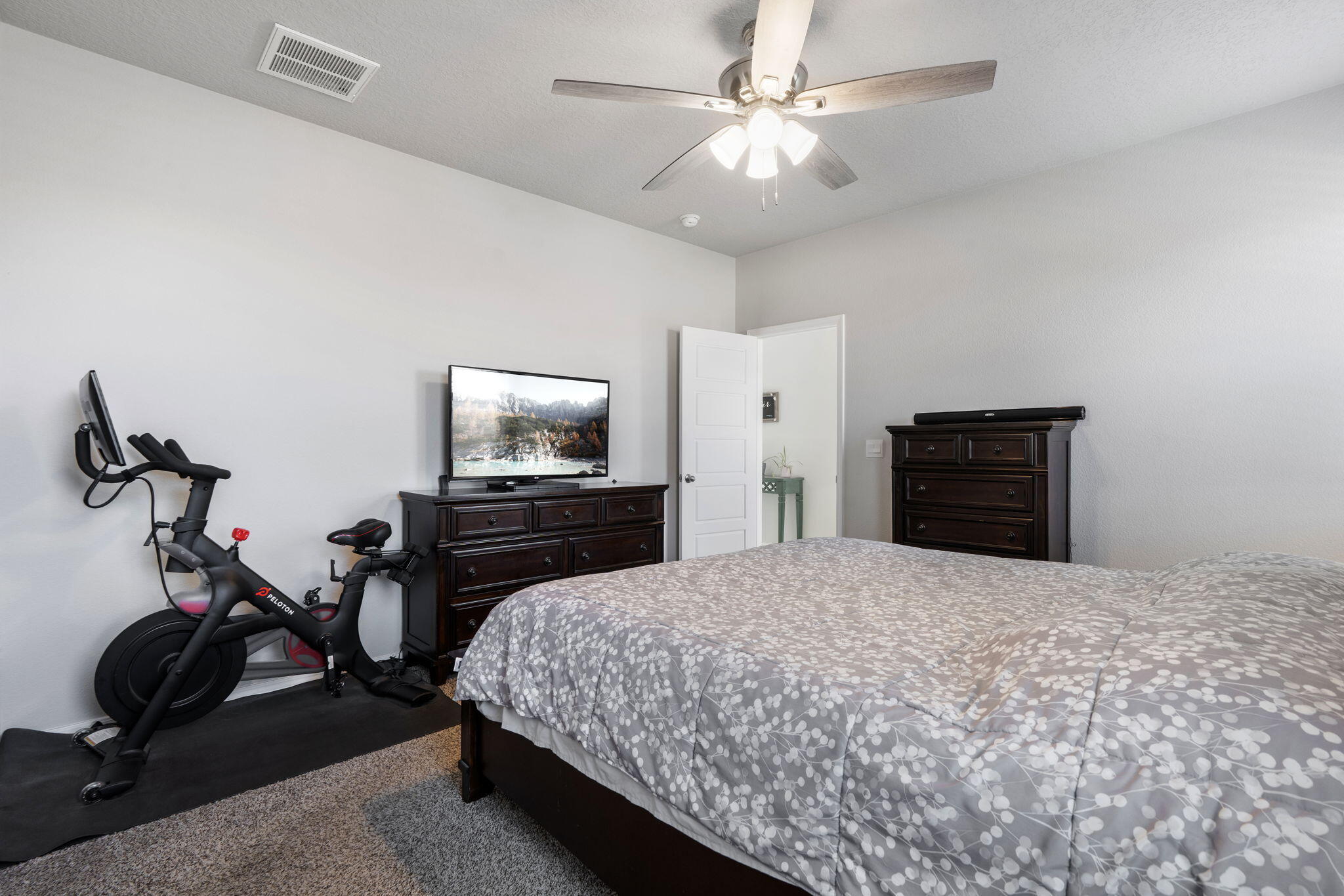 Photo 16 — 4827 Mount Salas Street NE